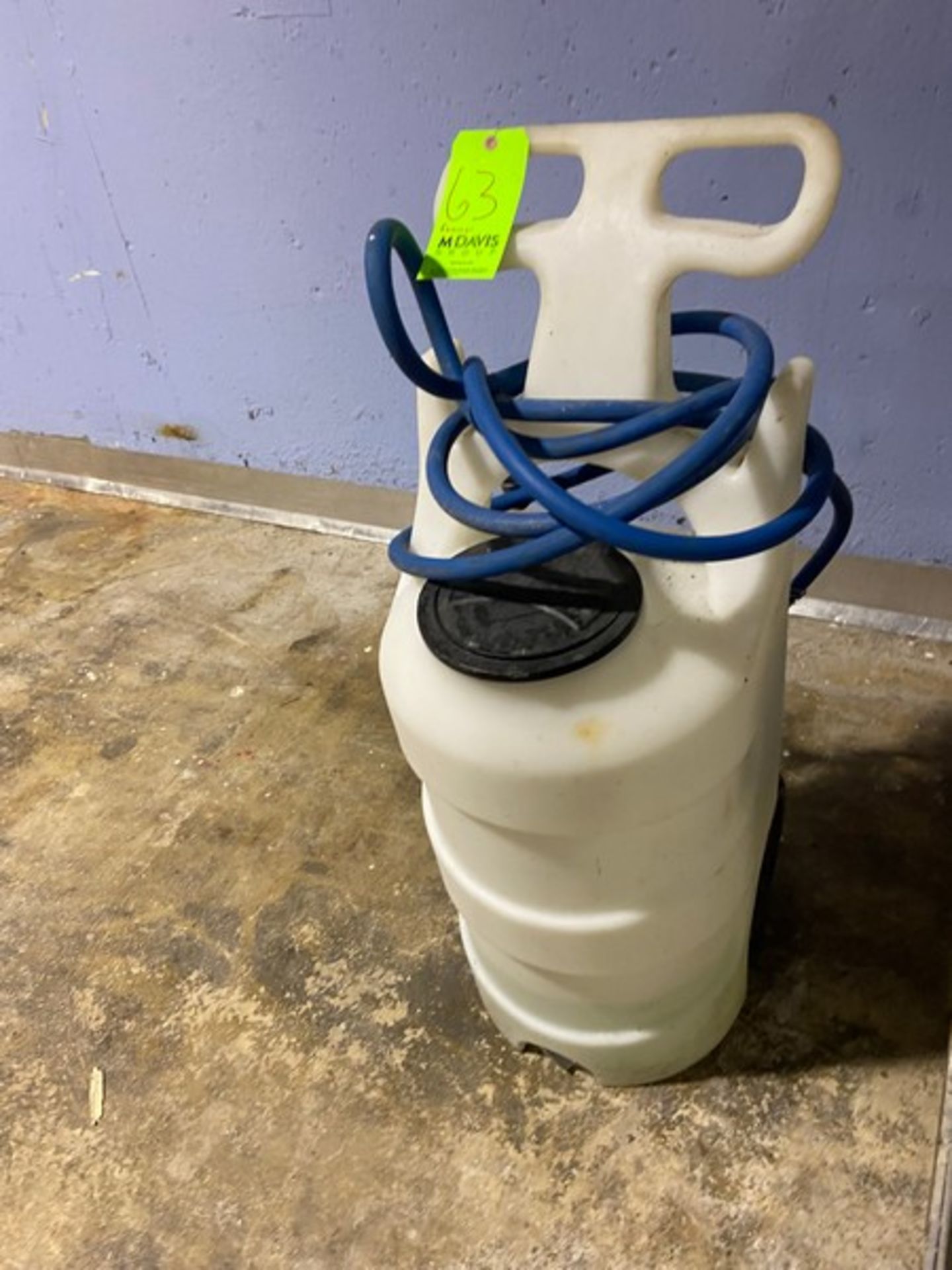 Foamer, with Plastic Reservoir with Hose & Spray Nozzel (LOCATED IN HILLSIDE, N.J.) - Bild 2 aus 3