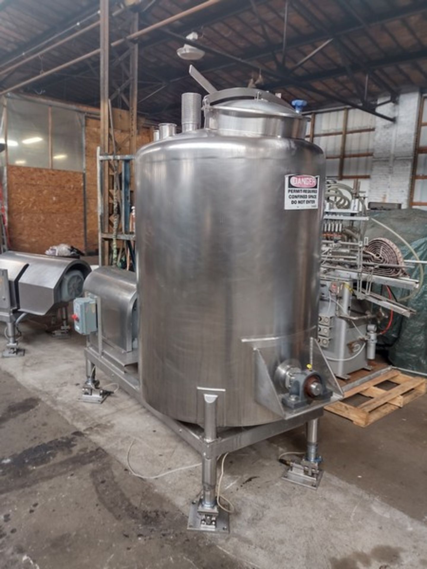 APV 350 gallon stainless steel food grade batch weigh mix tank. Size based on approx dimensions of - Image 5 of 7