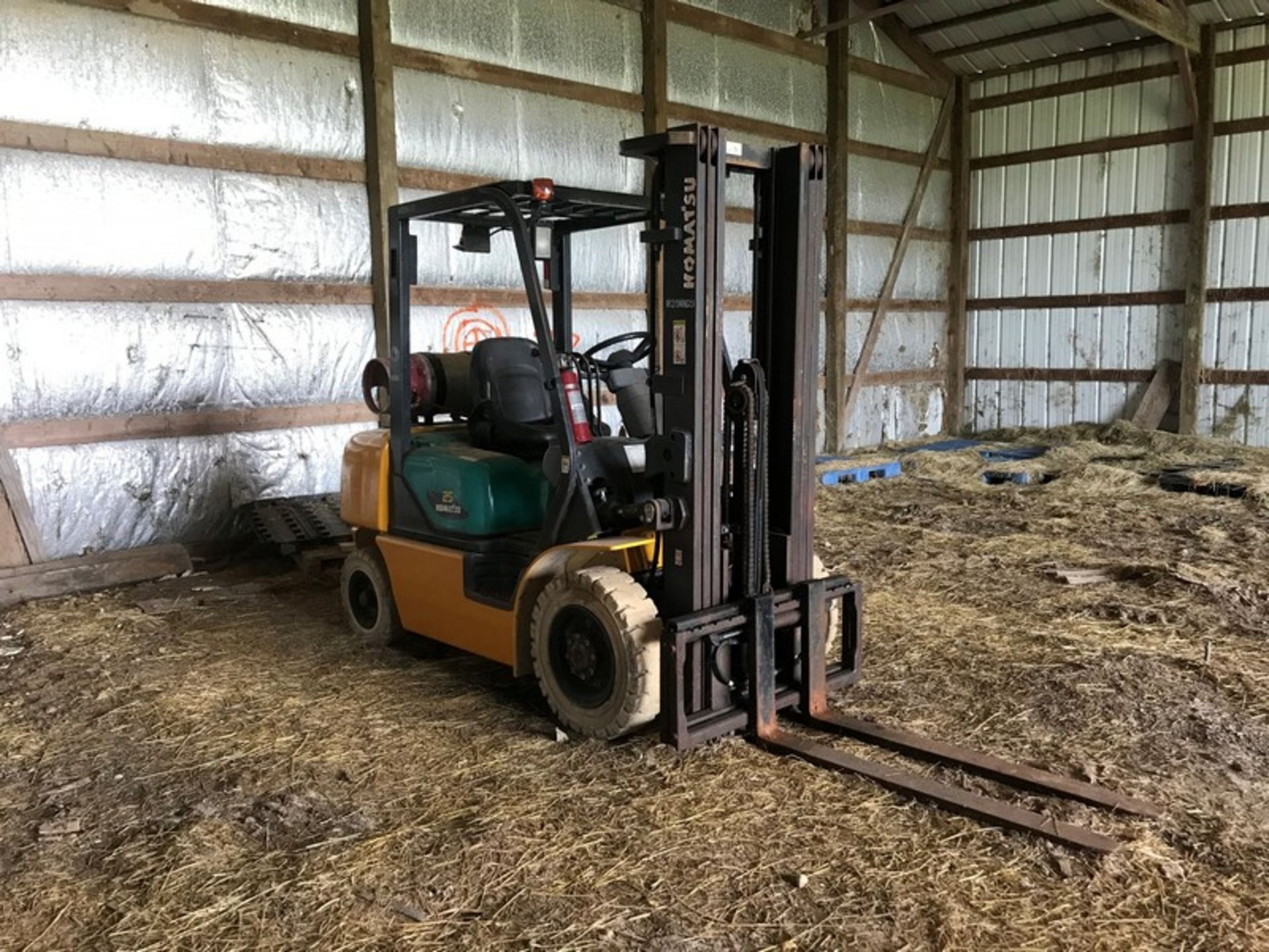 Komatsu 5,000 lb. Capacity Forklift, Model FG25T-14, S/N 591764A with Type G/LP Dual Fuel, 3- - Image 3 of 5