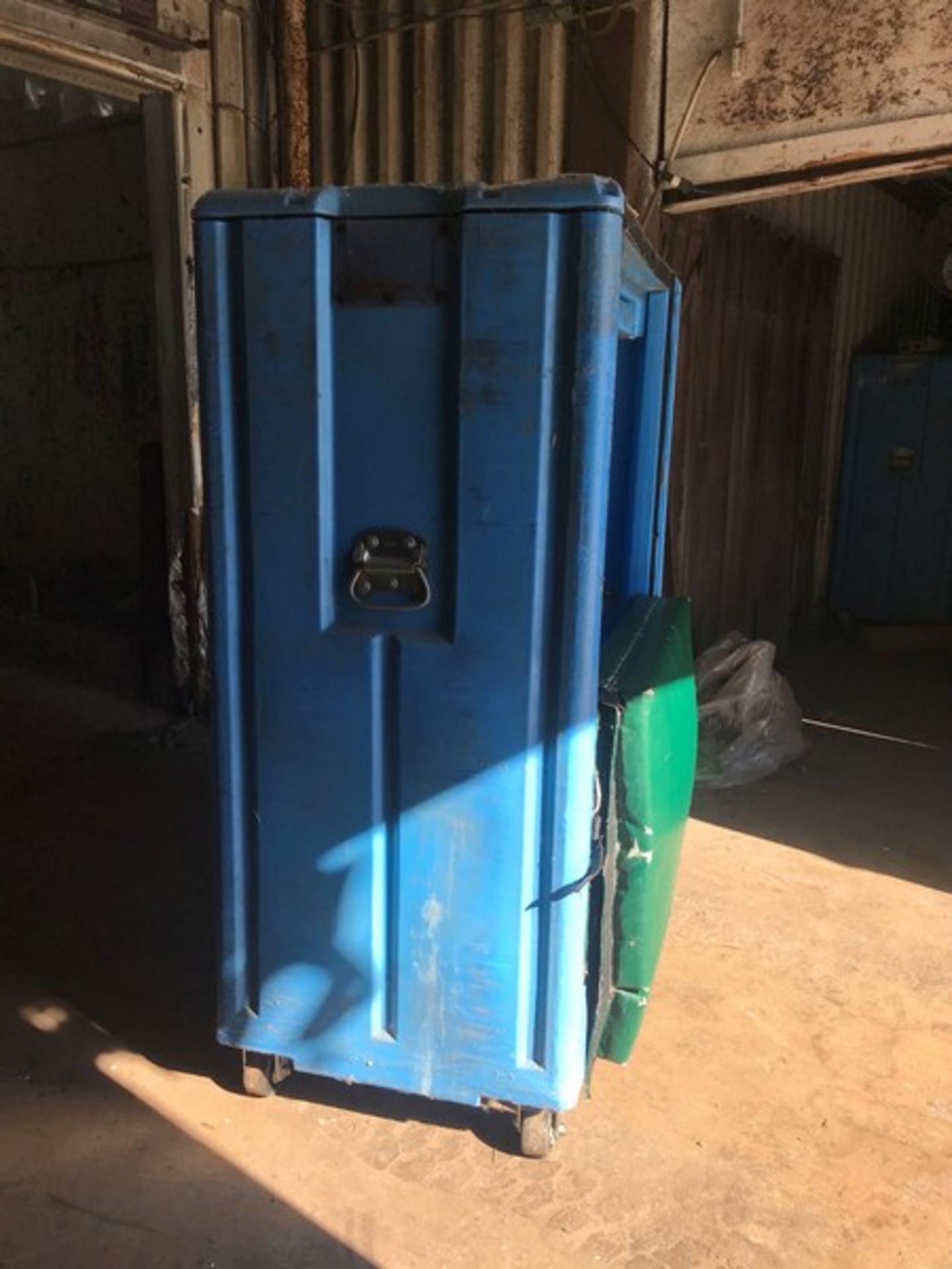 Frozen Food Transporter with Dry Ice Tray, Quantity 10 Mfg Thermosafe (Located Marietta, OH) ( - Image 2 of 3