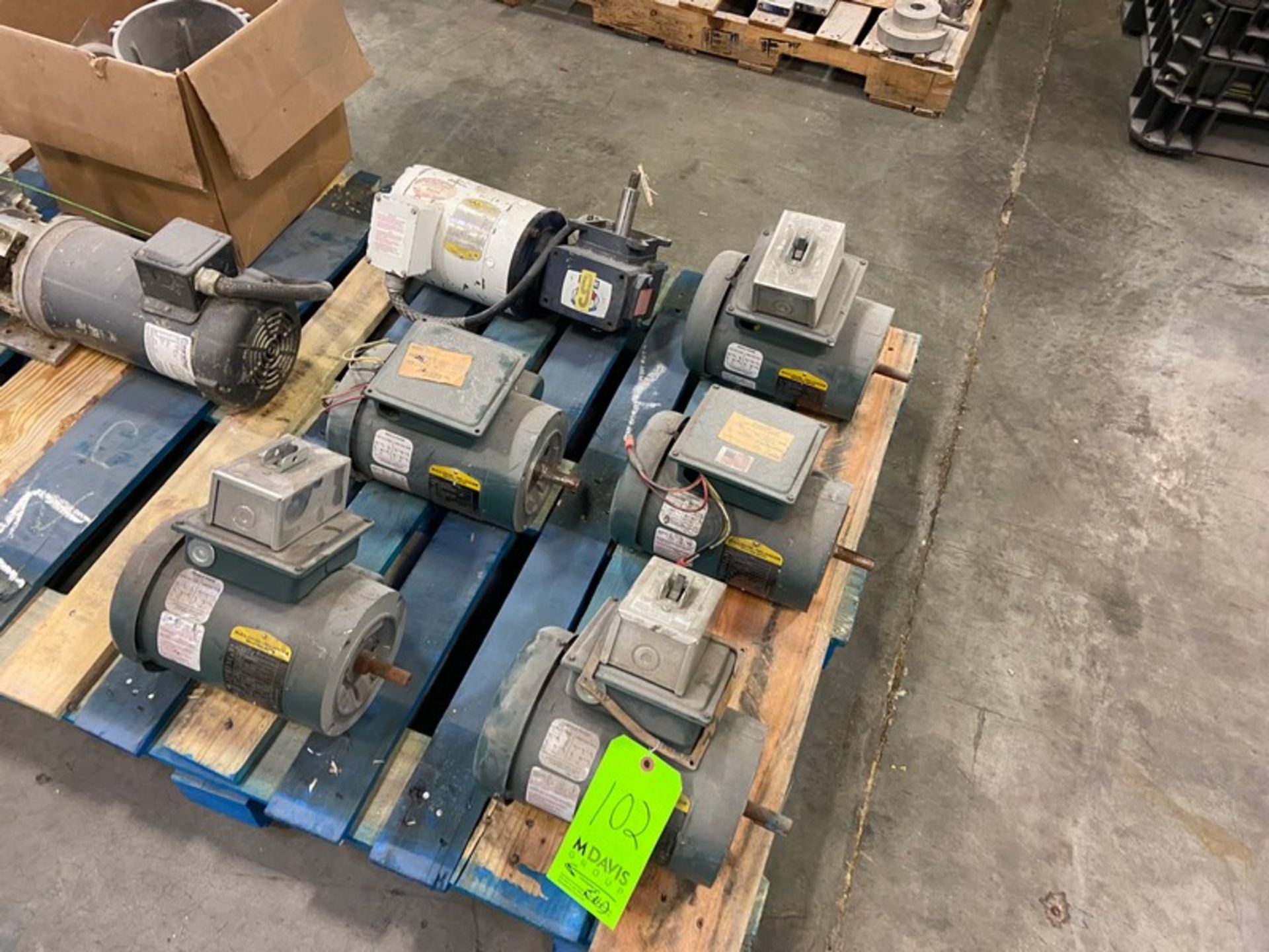 Lot of Assorted Motors, Vacuum Pumps, Duct, Base for Pole, Other Components (LOCATED IN ATLANTA, - Image 2 of 7