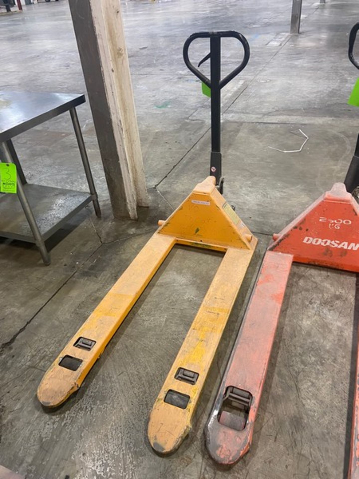 Hydraulic Pallet Jack (RIGGING, LOADING, SITE MANAGEMENT FEE: $25.00 USD)(LOCATED IN ATLANTA, GA) - Image 3 of 3