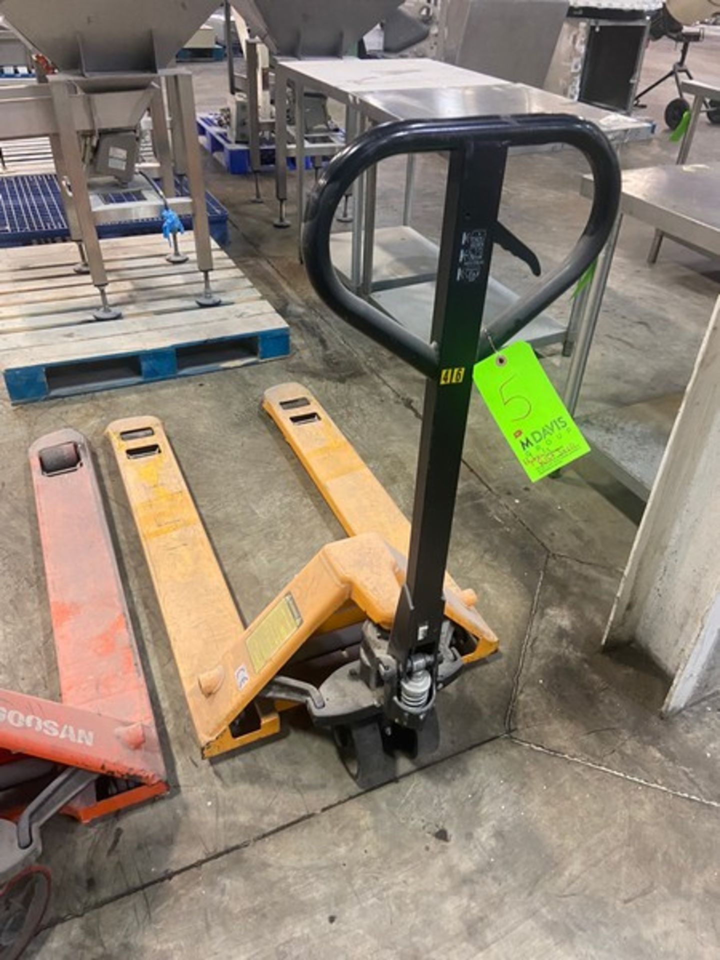 Hydraulic Pallet Jack (RIGGING, LOADING, SITE MANAGEMENT FEE: $25.00 USD)(LOCATED IN ATLANTA, GA)