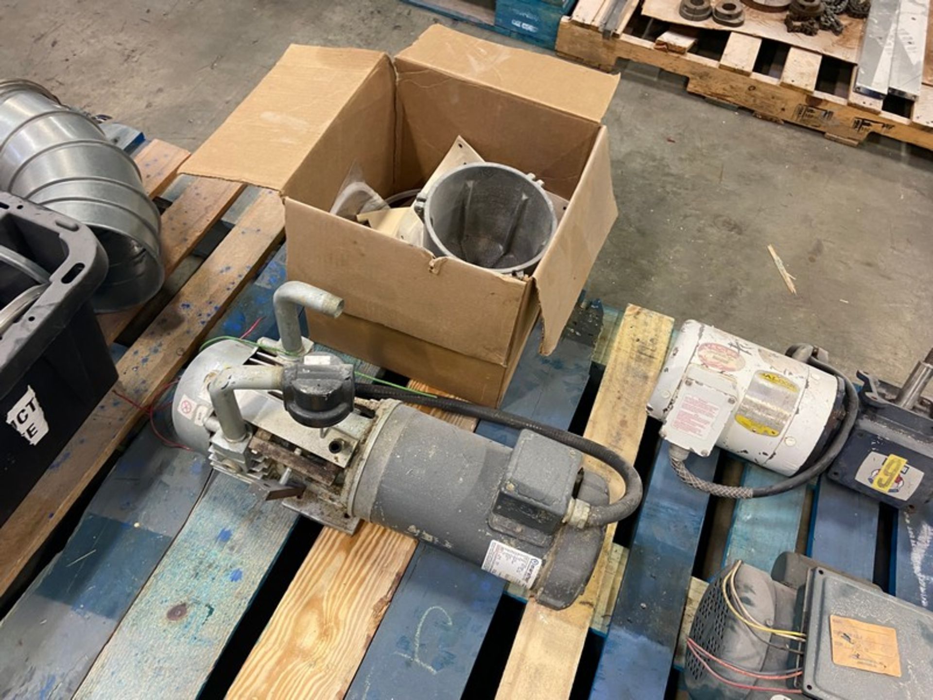 Lot of Assorted Motors, Vacuum Pumps, Duct, Base for Pole, Other Components (LOCATED IN ATLANTA, - Image 4 of 7