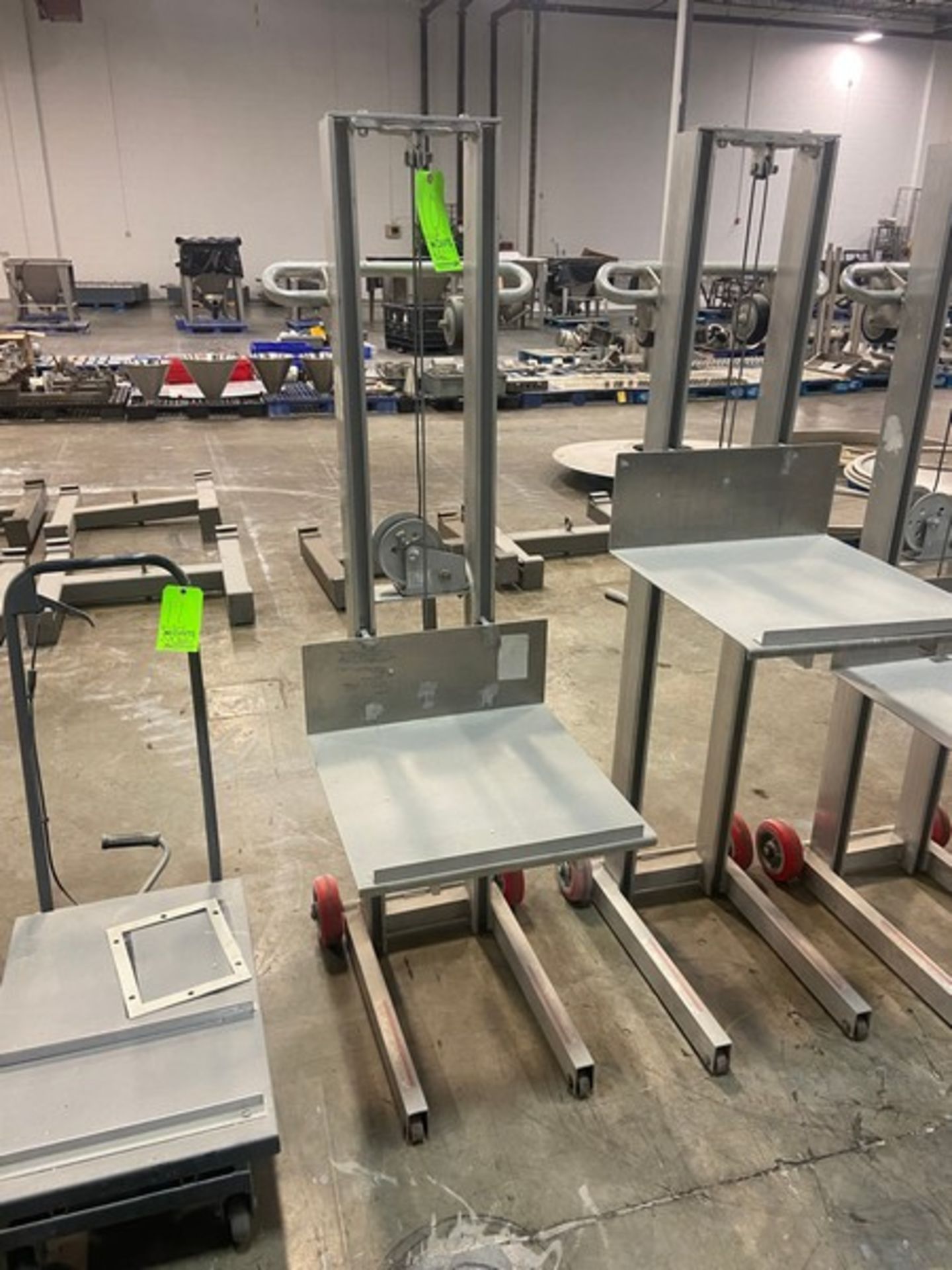 (4) Portable Lift Platforms, with Hand Crank Pulley Adjustable Lift Table, O.D. of Tables: Aprox. - Image 3 of 7