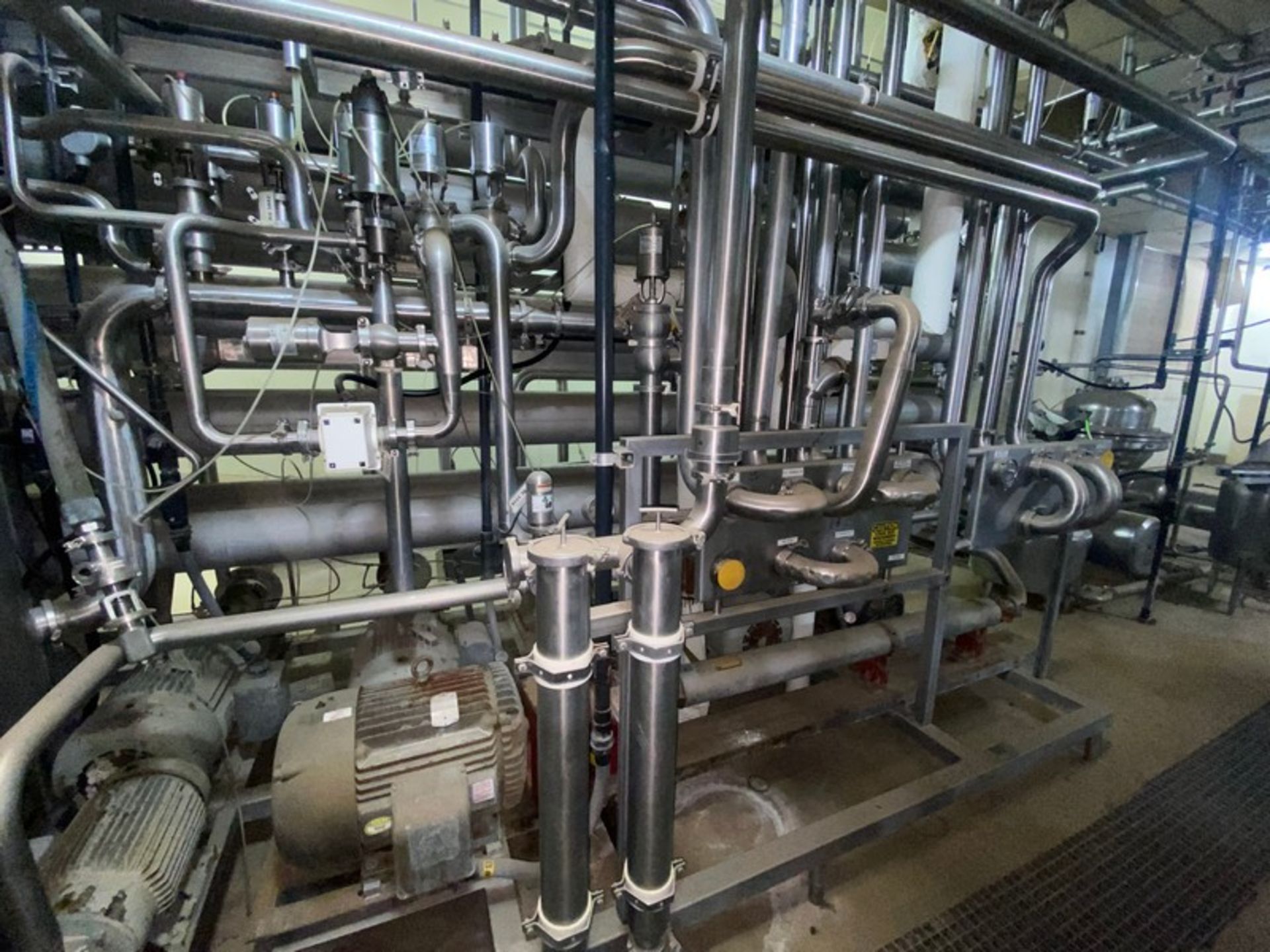 S/S RO System, with (12) 8” Dia. Tubes, (8) Pumps, with S/S Balance Tank, with Associated - Bild 9 aus 10