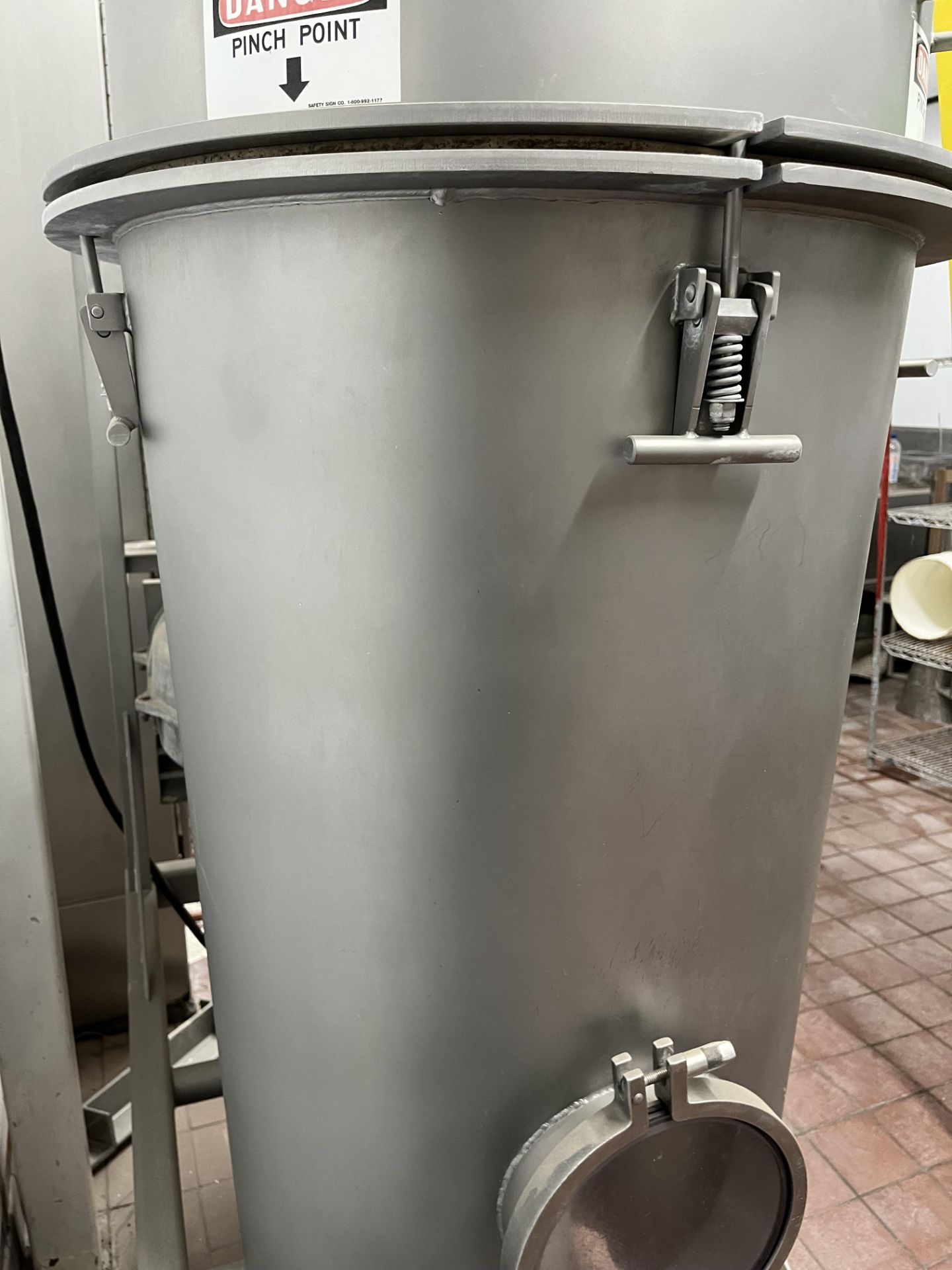 STAINLESS STEEL DUST COLLECTOR - Image 4 of 5