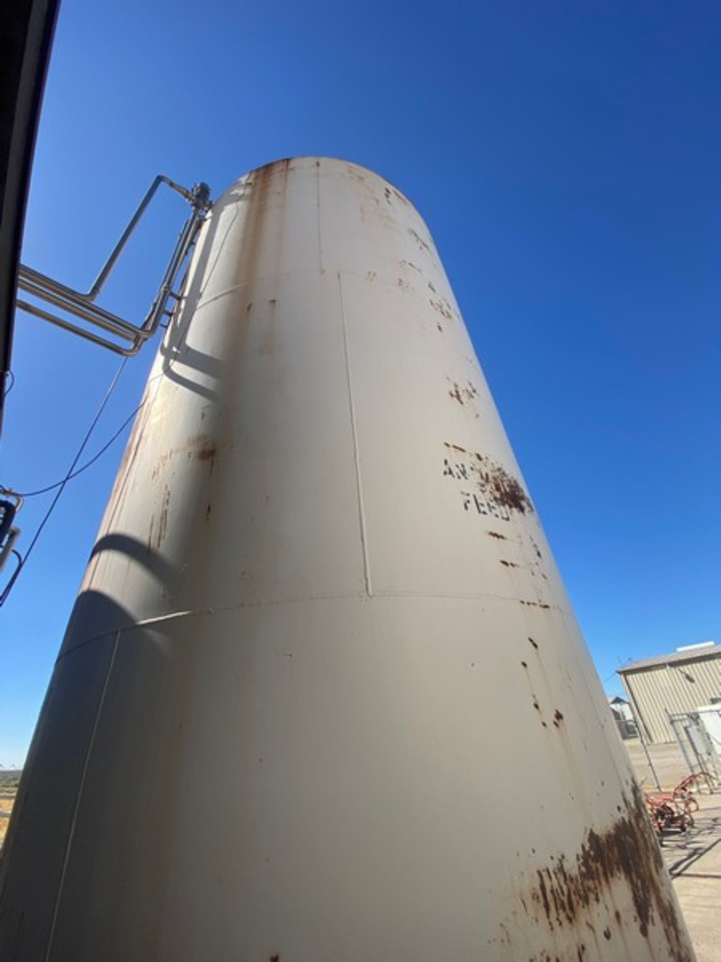 Vertical Animal Feed Tank, Tank Dims.: Aprox. 258” Tall x 112” Dia., with Man Ladder (LOCATED IN - Image 2 of 4