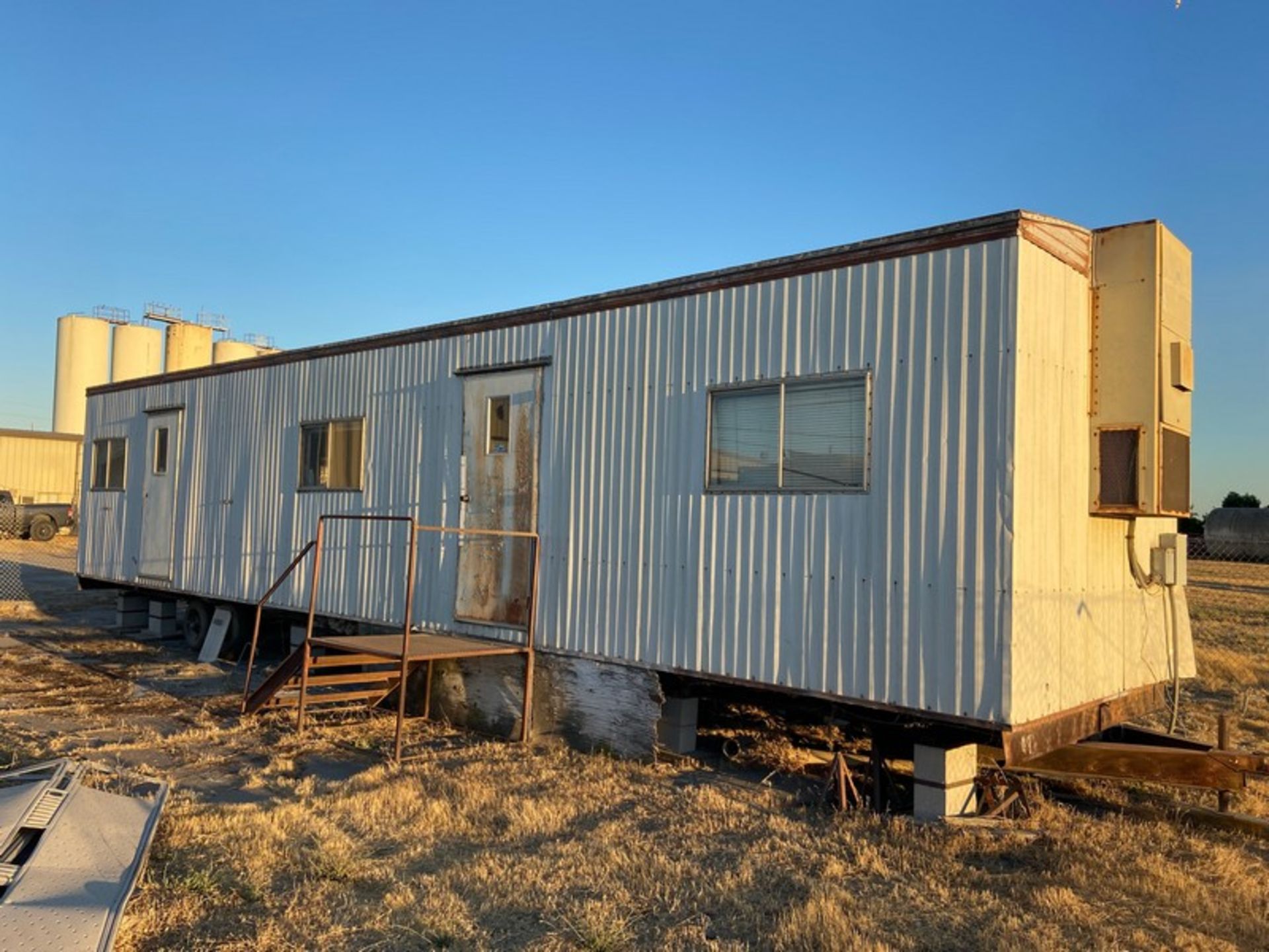 Office Trailer with Contents (LOCATED IN MANTECA, CA) - Image 2 of 5