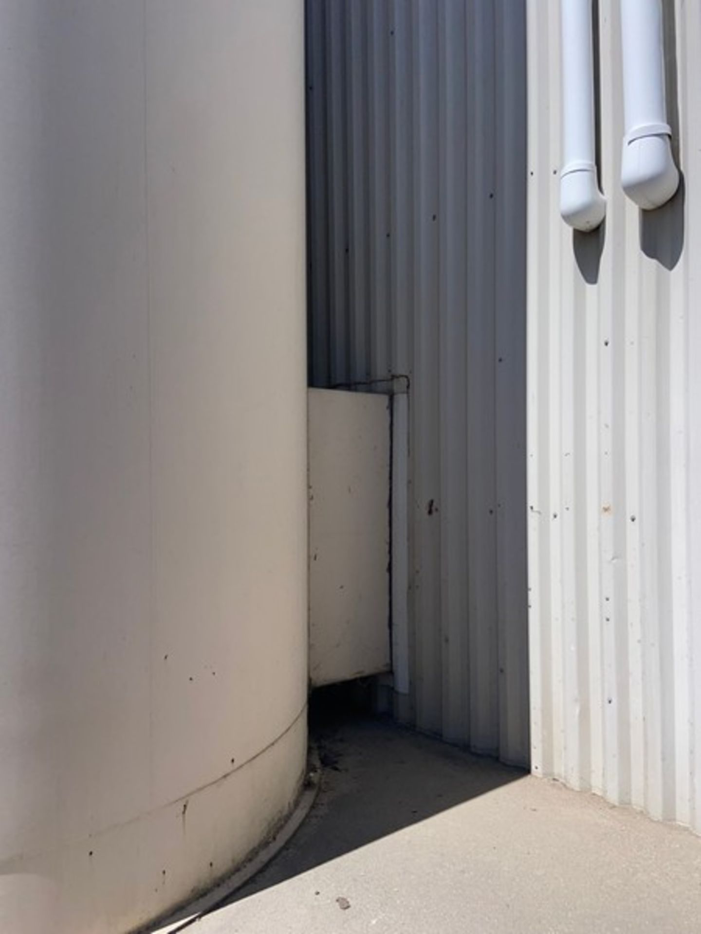 Mueller 40,000 Gal. S/S Jacketed Silo, with Man Door & Horizontal Agitation (LOCATED IN MANTECA, - Image 3 of 15