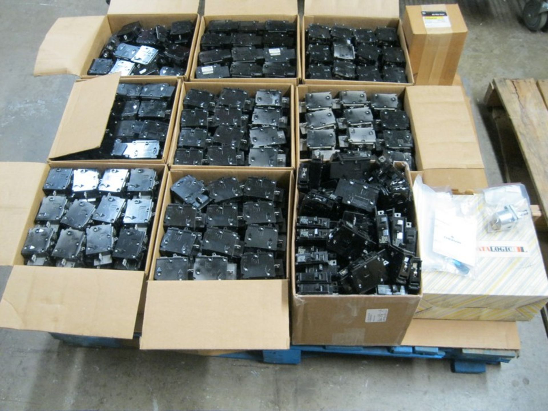 Pallet Miscellaneous Micro Motion, ABB, Siemens (Loading Fee $50) (Located Springfield, NH) (NOTE: - Image 3 of 7