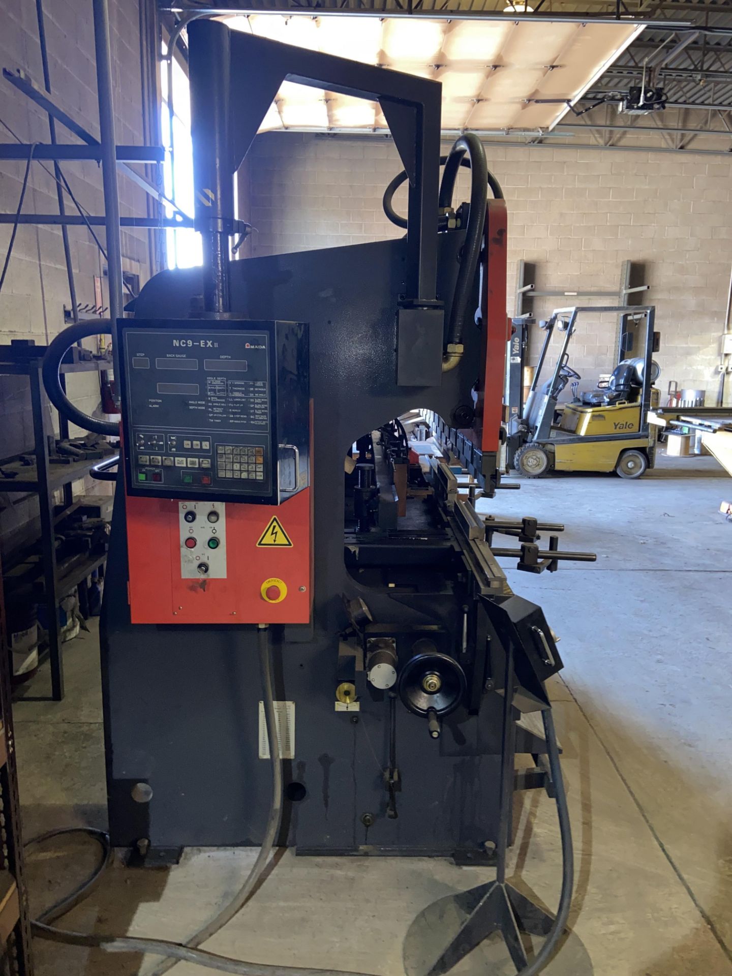 Amada RG-80 Press Brake with NC9-EX Control (LOCATED IN CORRY, PA) - Image 8 of 9