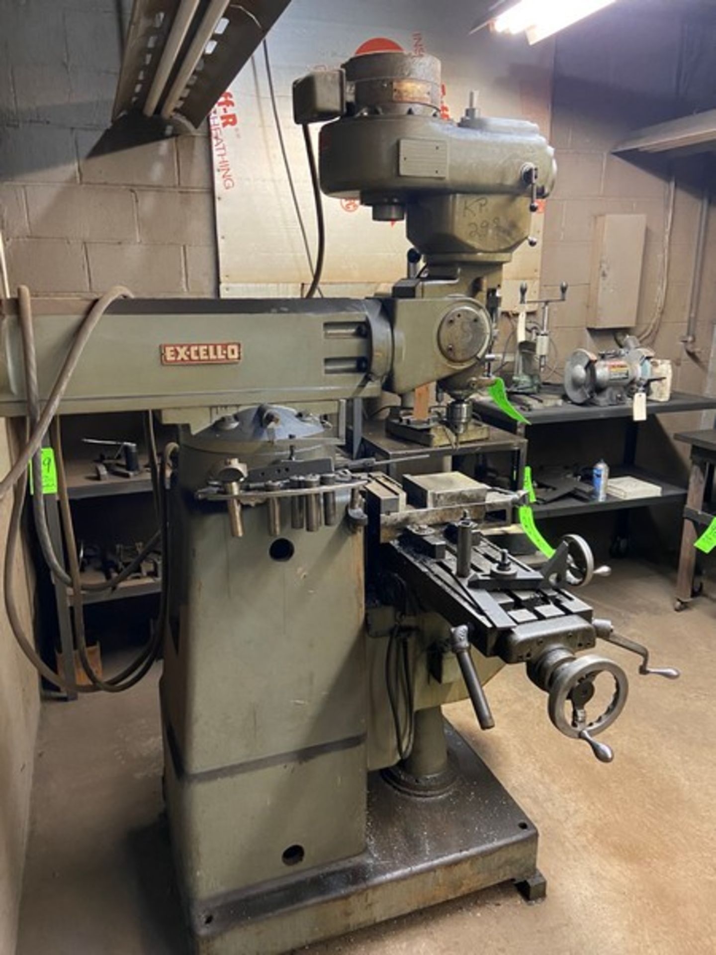 Ex-Cell-O Vertical Mill, with Adjust Table (NOTE: DOES NOT INCLUDE VISE; VISE IS OFFERED AS LOT 81A - Image 4 of 6