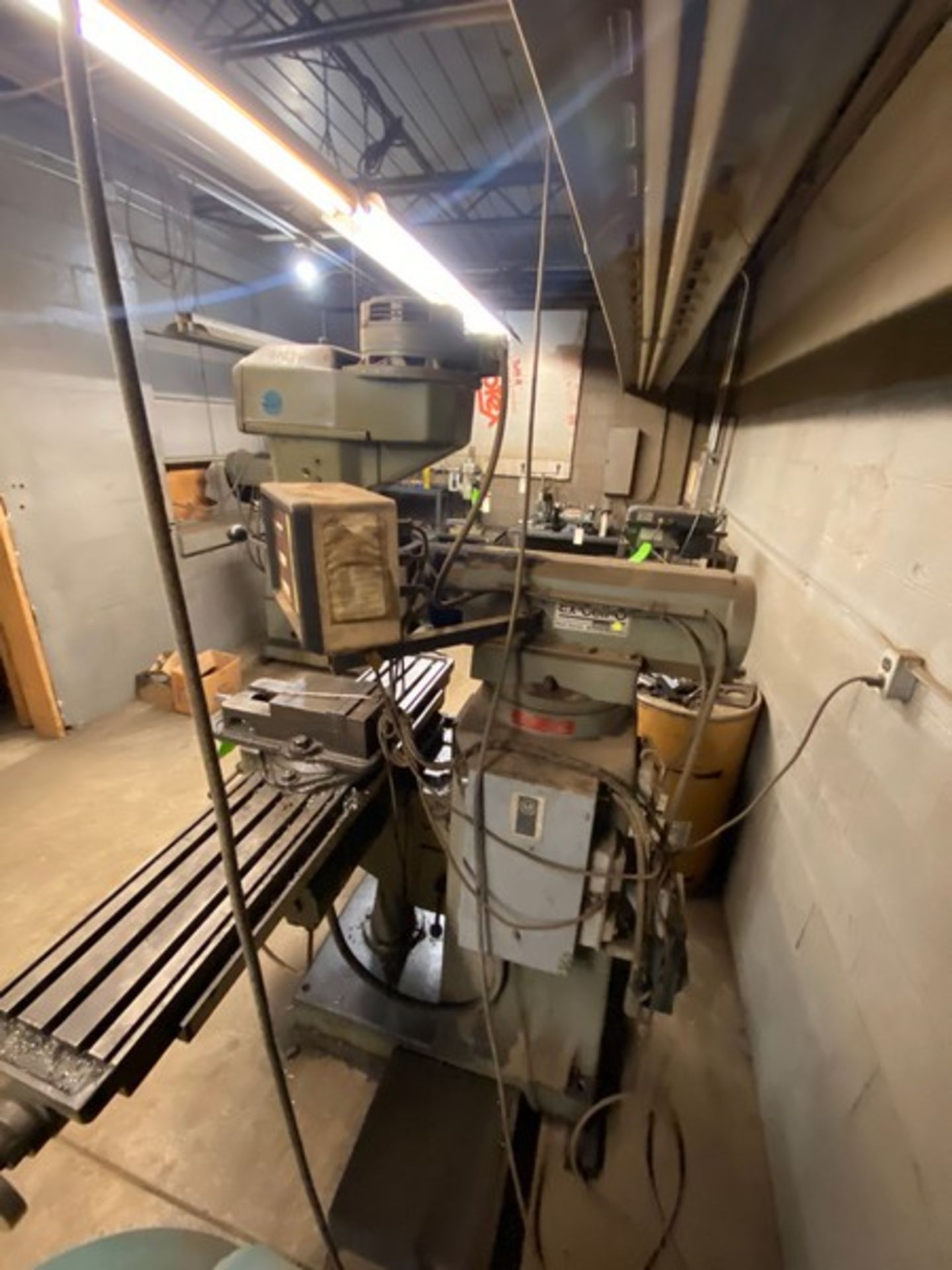 Ex-Cell-O Vertical Mill, Style 602, S/N 60211054, 460 Volts, 3 Phase (LOCATED IN CORRY, PA) - Bild 6 aus 7