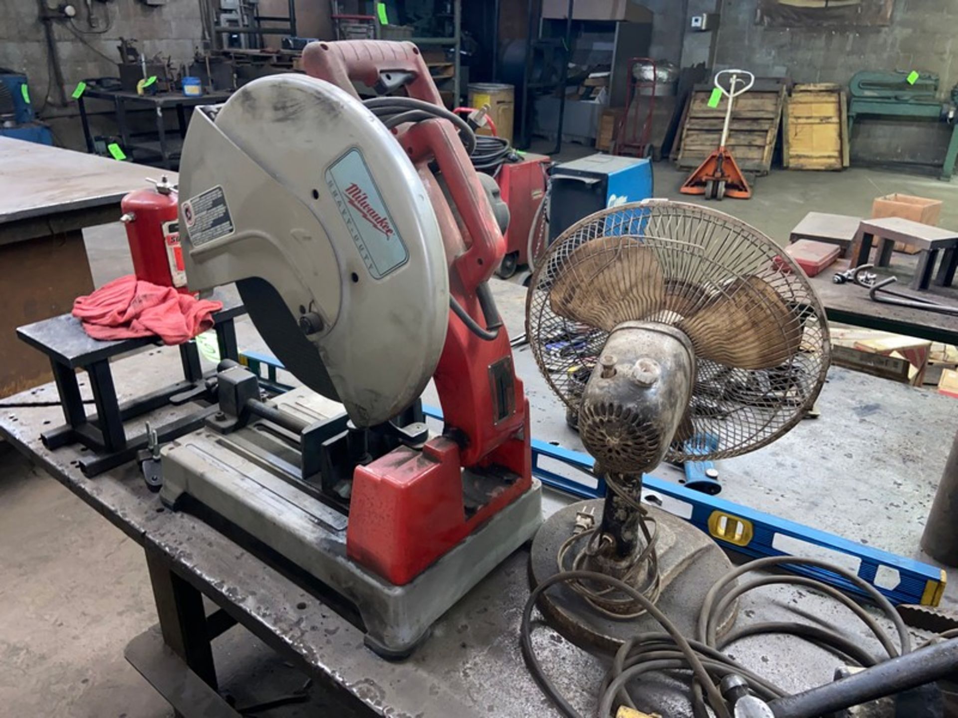 Contents of Shop Table Top, Chop Saw, Clamps, & Other Tooling (LOCATED IN CORRY, PA) - Bild 3 aus 5