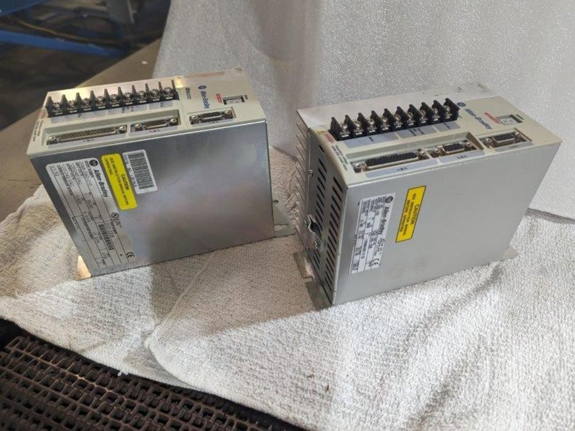 ALLEN-BRADLEY Ultra 3000 Servo Drives (Lot of 2); Model 2098-DSD-010 (Located Charleston, SC) - Image 2 of 4