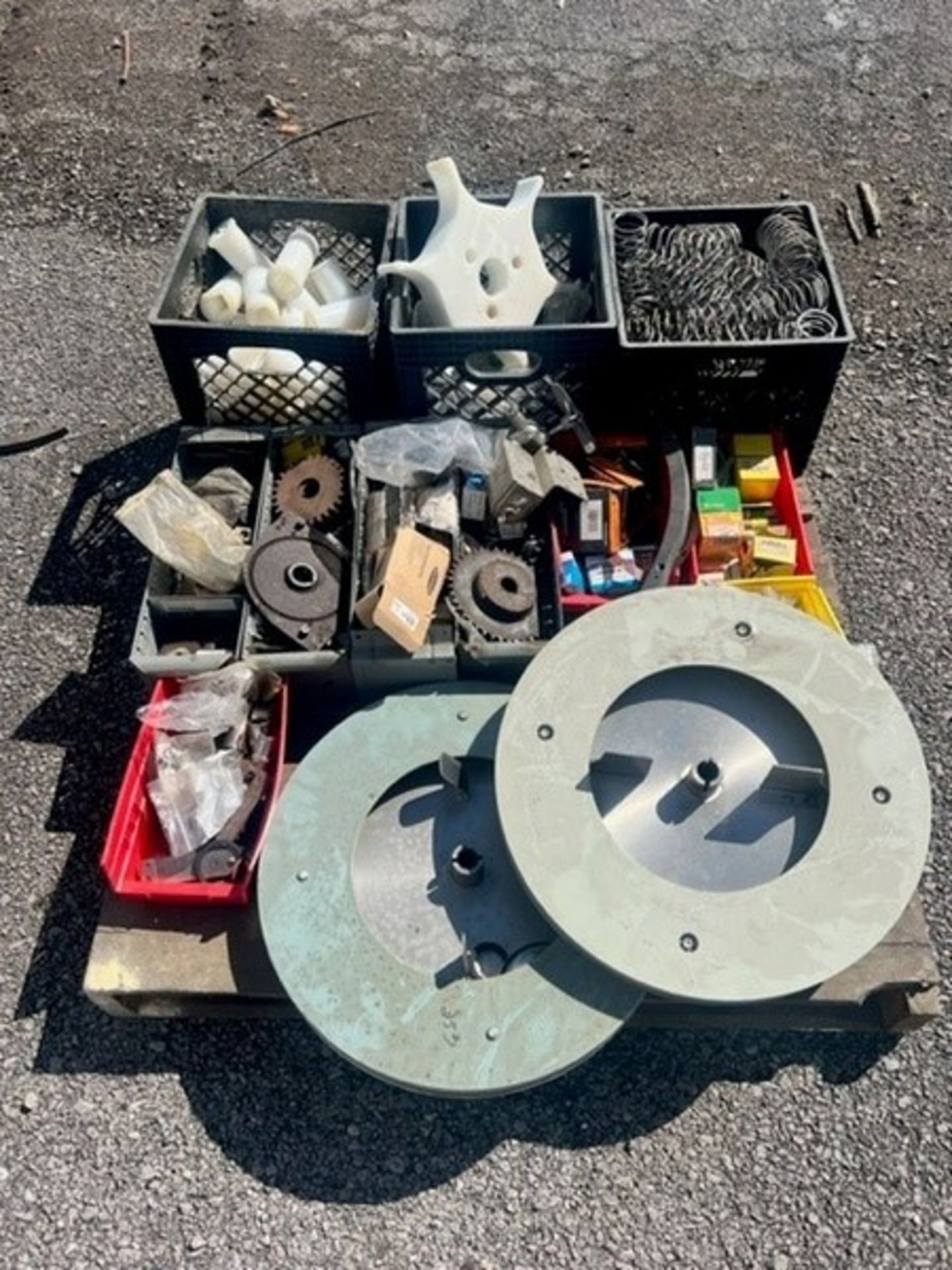 Federal Filler Assorted Gallon and Half Gallon Change Parts Over Parts, Bearings, Nozzles, - Image 3 of 4