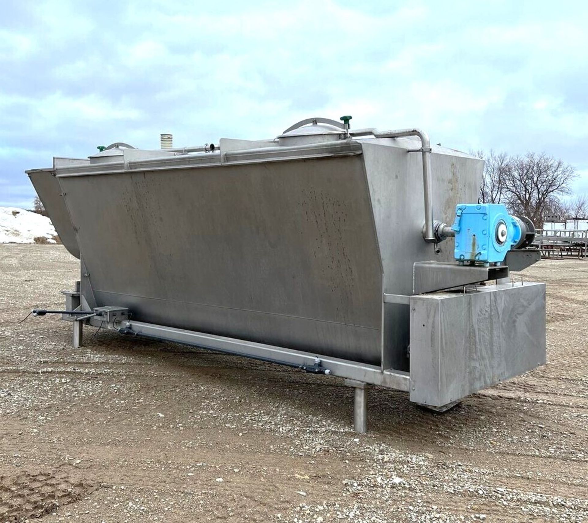 S/S Sanitary Ribbon Blending Hopper/Tank, Aprox. 330 cu. Ft. / 2500 Gallons, All S/S Design Units,