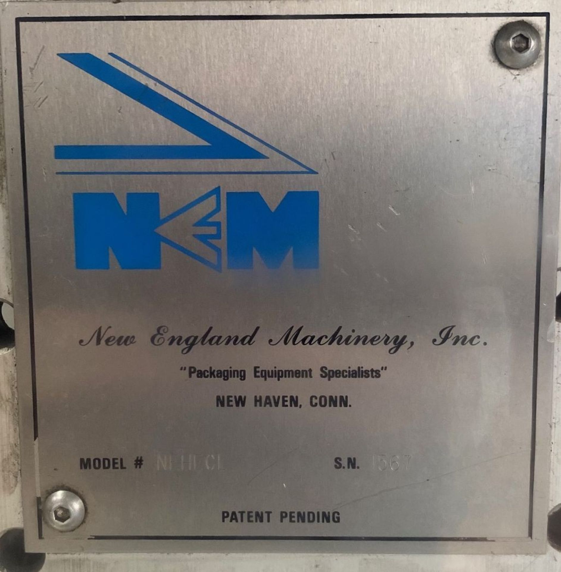 New England Machine Compact Bottle Unscrambler-Early 2000's machine in good working condition. - Image 2 of 3