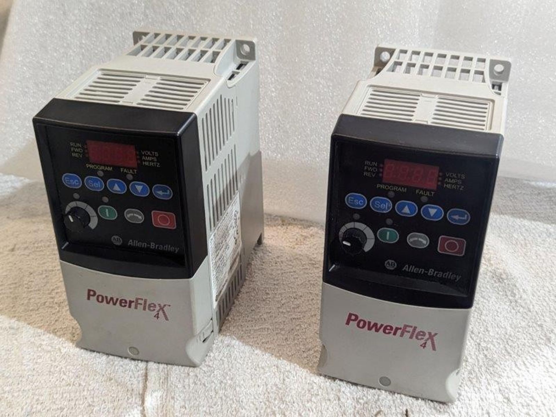 ALLEN-BRADLEY PowerFlex 4 Variable Frequency Drives (Lot of 2); 0.5 HP; CAT 22A-D1P4N104 Ser A ( - Image 3 of 5