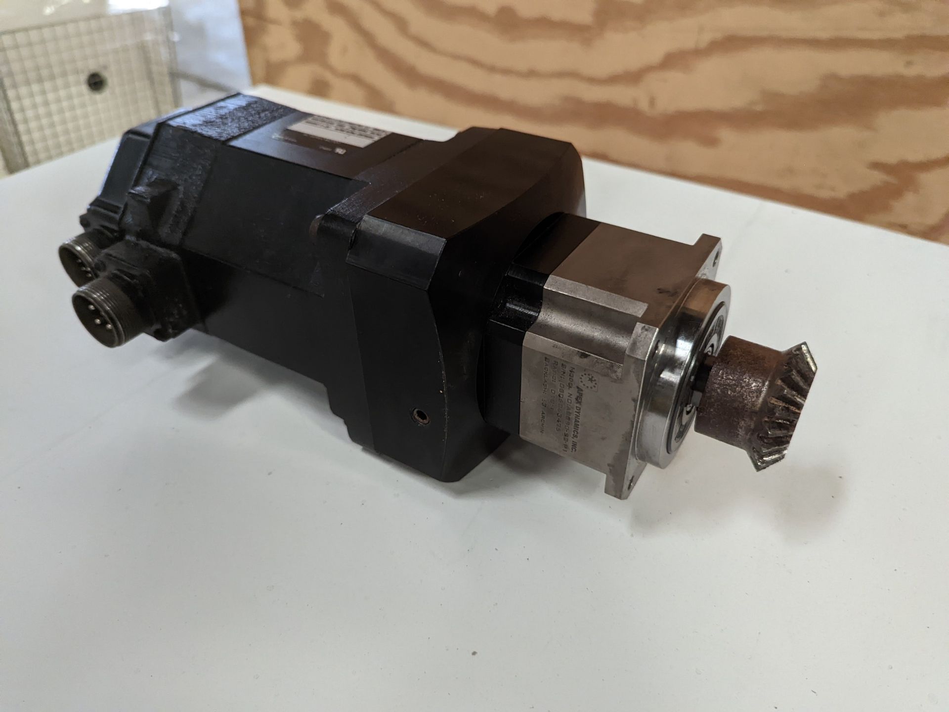 ALLEN-BRADLEY Servo Motor; Model F-4030-Q-H00AA; Max speed 4000 RPM; Includes attached APEX DYNAMICS - Image 8 of 10