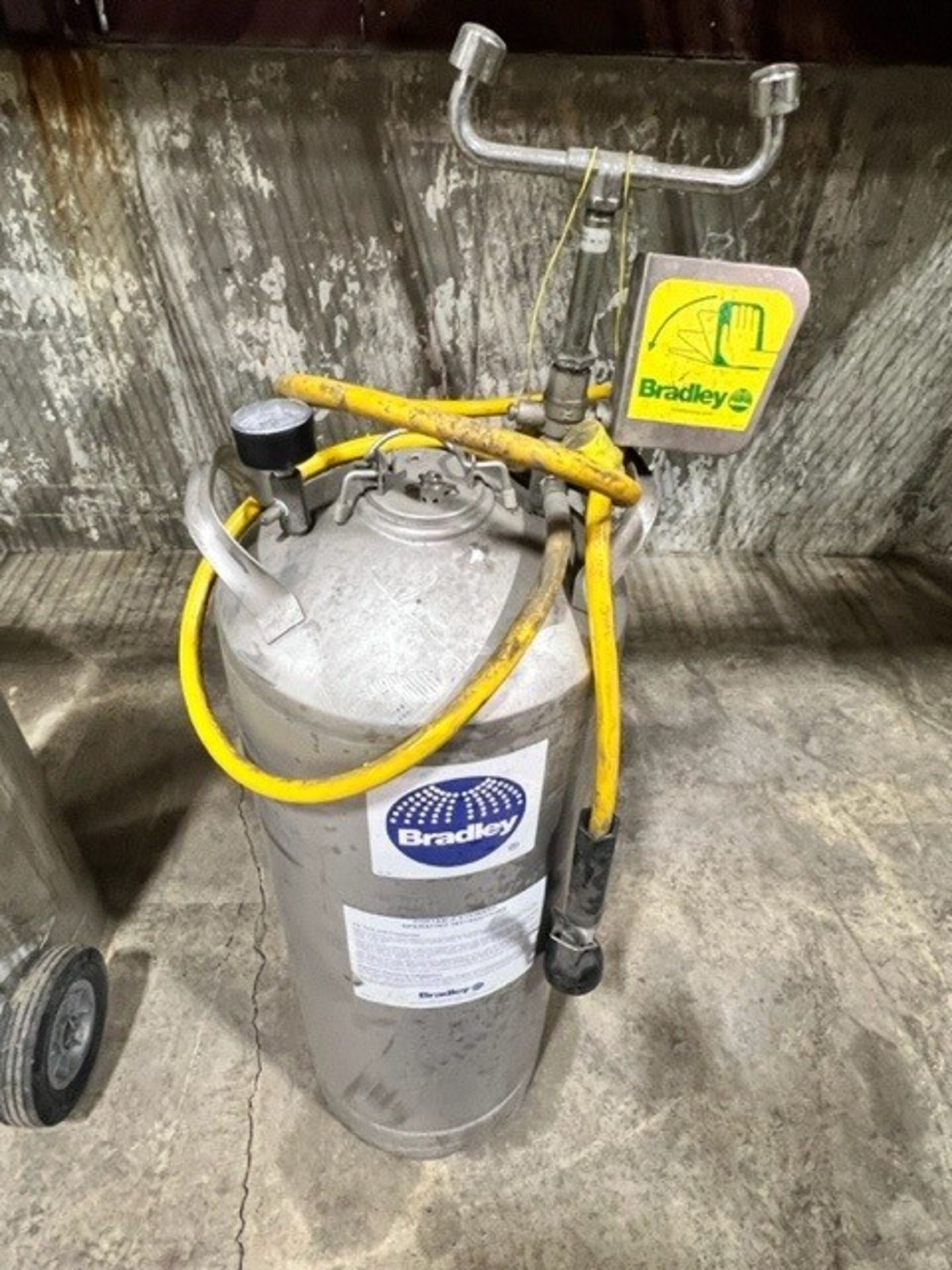 Lot of (2) Portable Foamers and (1) Portable Eyewash (Load Fee $100) (Located Harrodsburg, KY) - Image 4 of 6