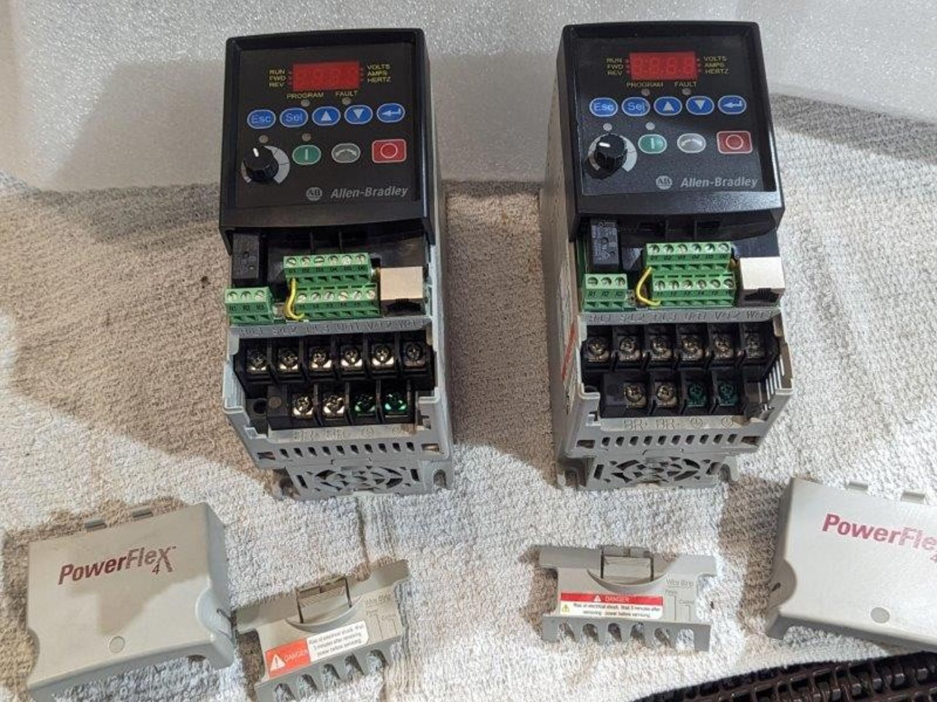 ALLEN-BRADLEY PowerFlex 4 Variable Frequency Drives (Lot of 2); 0.5 HP; CAT 22A-D1P4N104 Ser A ( - Image 4 of 5
