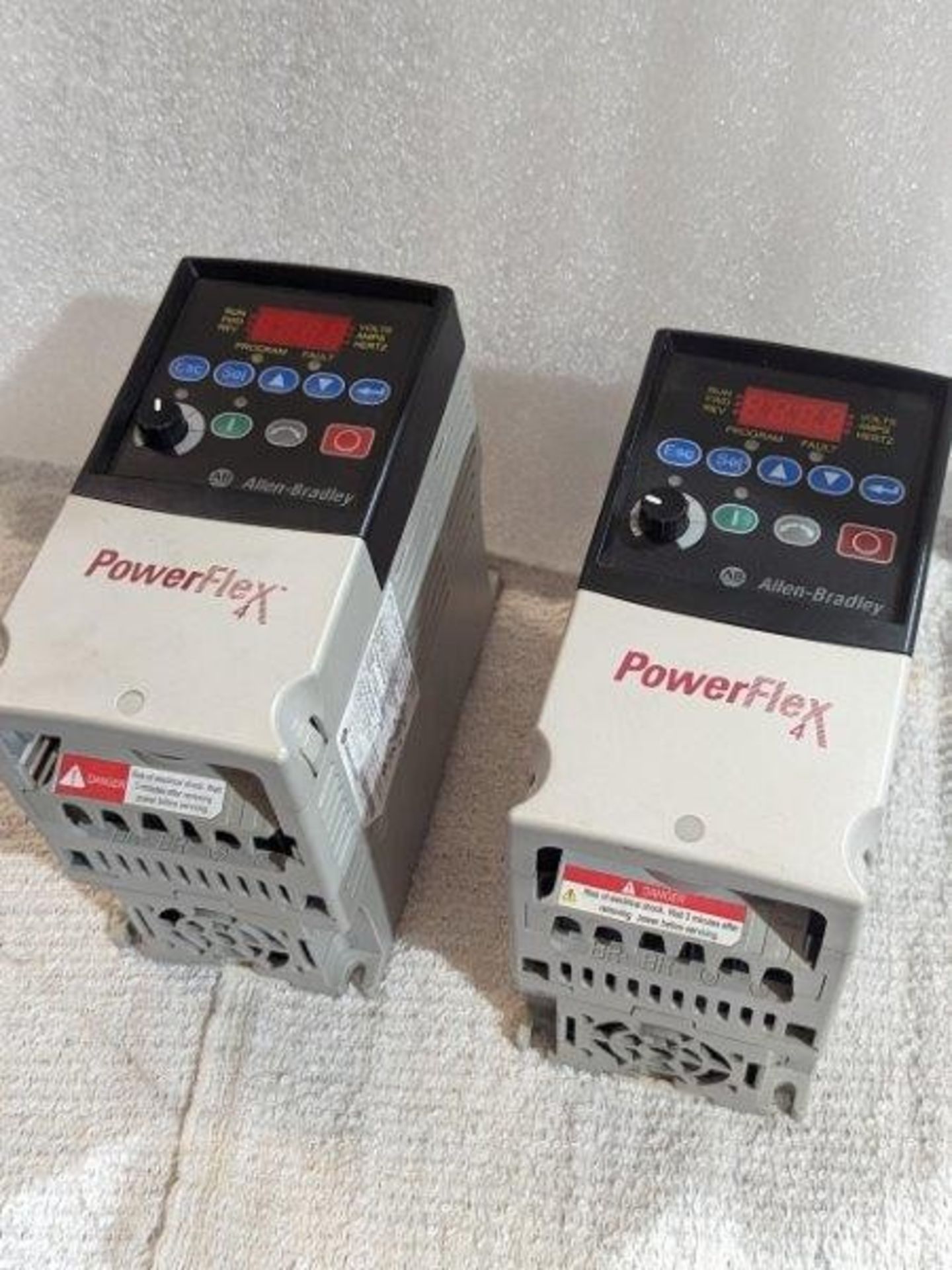 ALLEN-BRADLEY PowerFlex 4 Variable Frequency Drives (Lot of 2); 0.5 HP; CAT 22A-D1P4N104 Ser A ( - Image 2 of 5