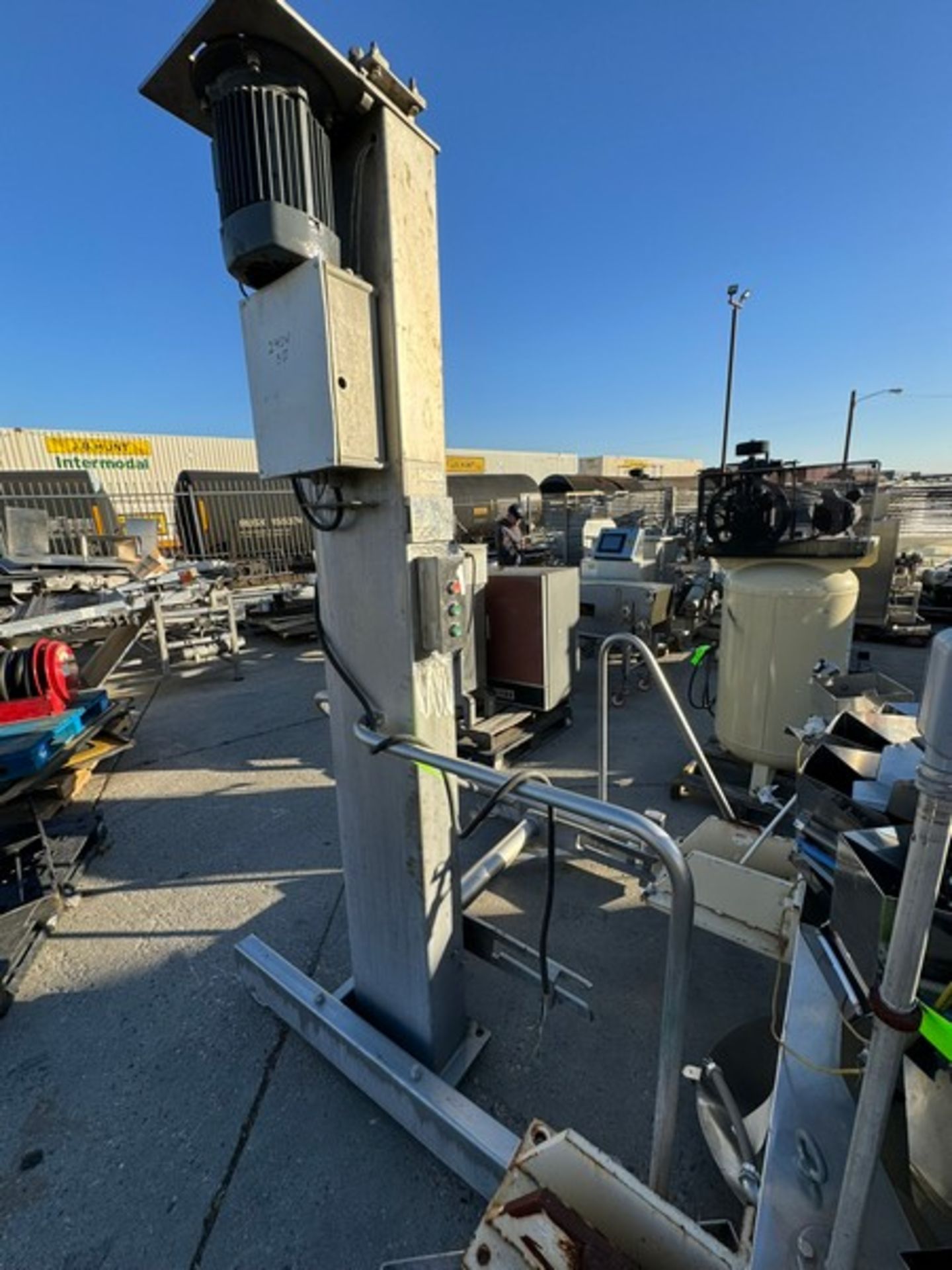 S/S Column Lift (LOCATED IN COLTON, CA)