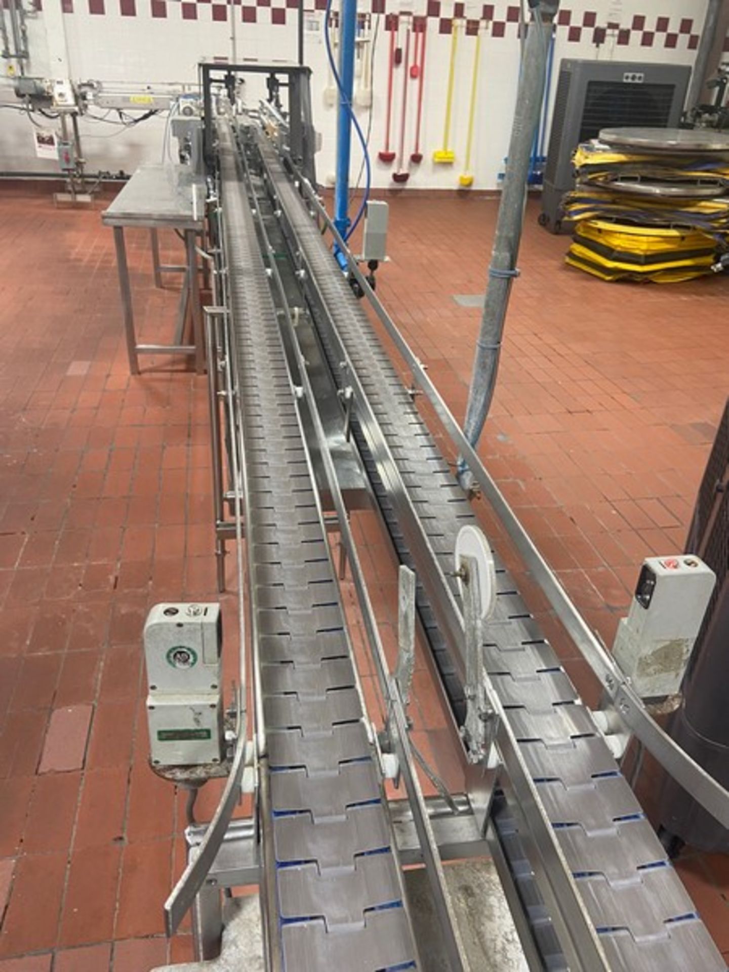 S/S Product Conveyor, with Dual Lanes Running Out of Filler, with Guides, with Aprox. 3" W Plastic - Image 2 of 11