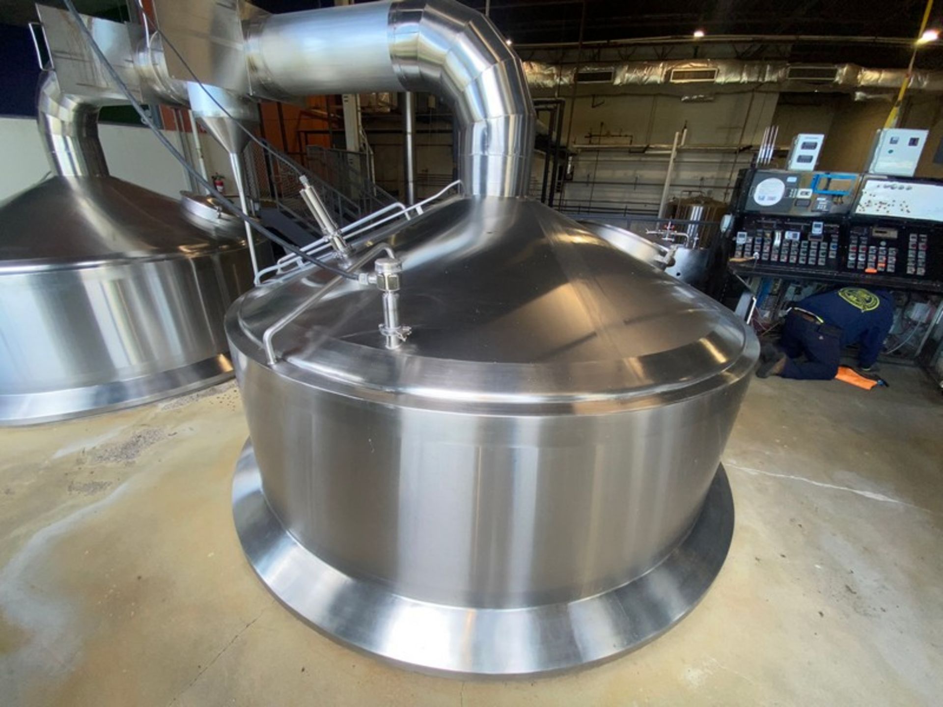 50 BBL (2,200 GAL.) S/S Brew Kettle, with S/S Top Mounted Hinge Man-Door, Mounted on S/S Legs & Fram - Image 2 of 6