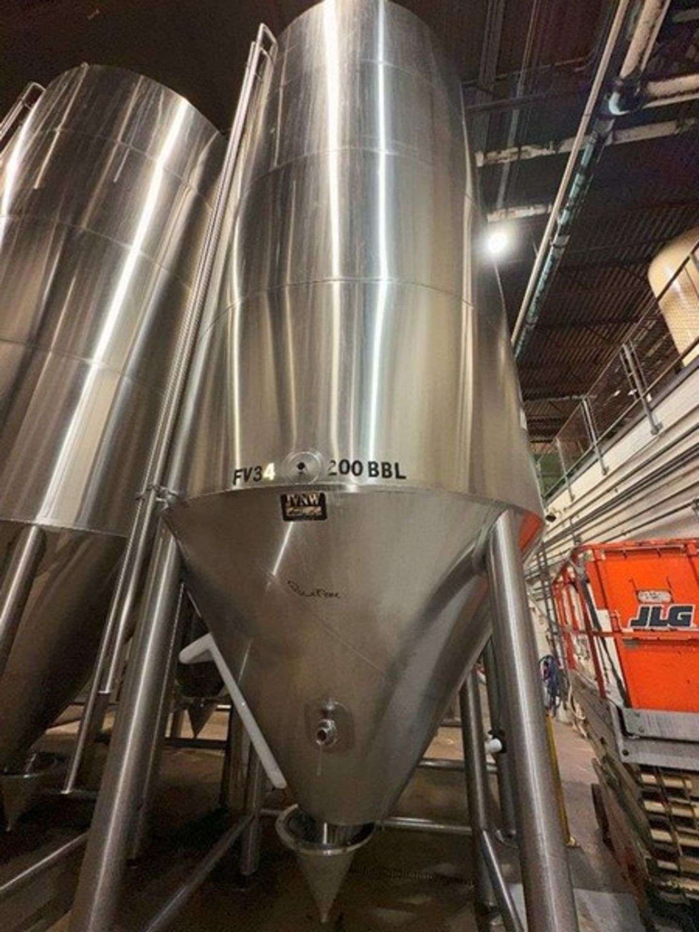200 BBL (7991 gallon) Vertical Cone Bottom 304 Stainless Steel Jacketed Vessel. Manufactured by JV N - Image 3 of 8