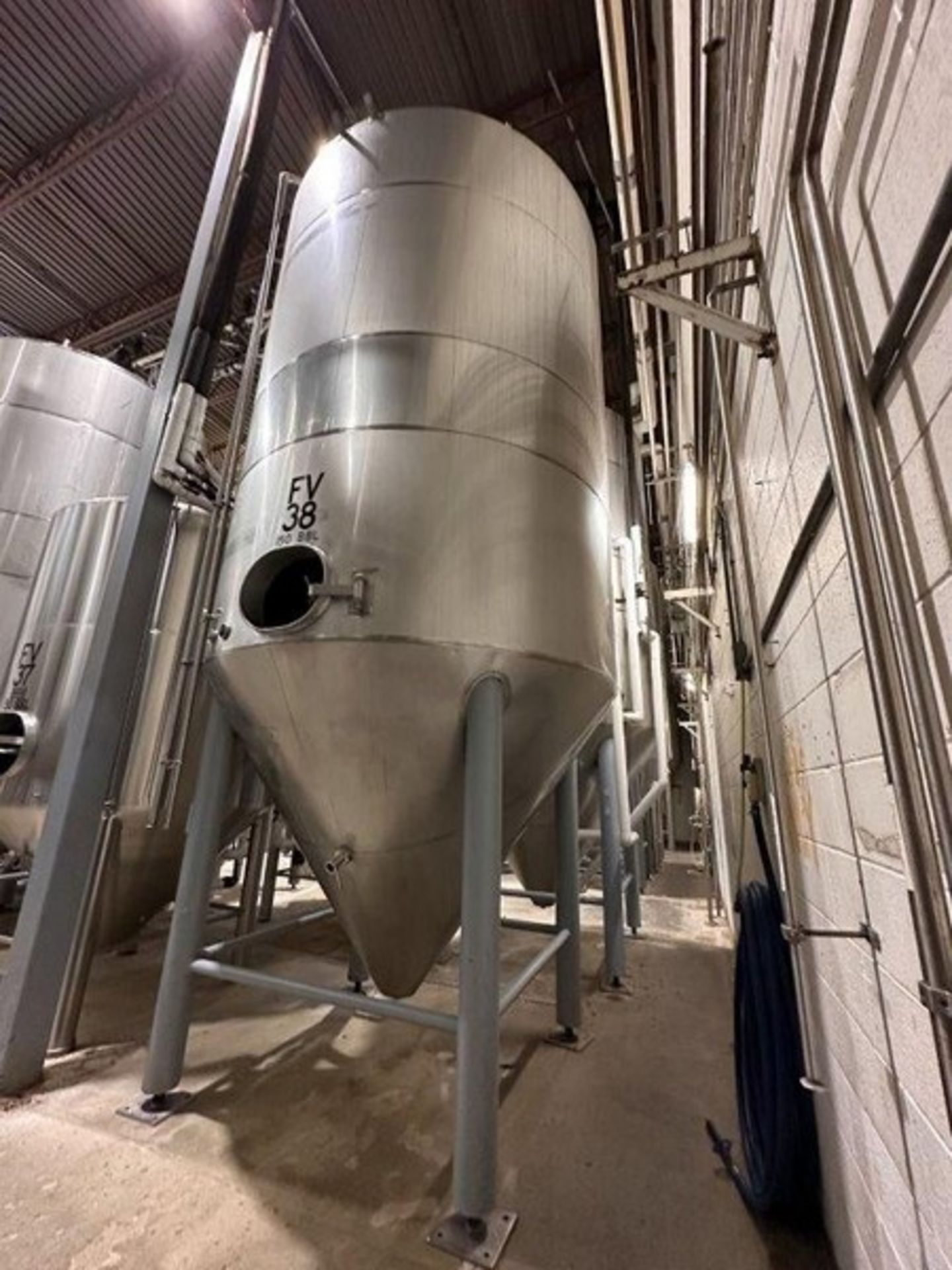 150 BBL (4650 Gallon) Vertical Cone Bottom 304 Stainless Steel Jacketed Vessel. Manufactured by Sant - Image 2 of 7