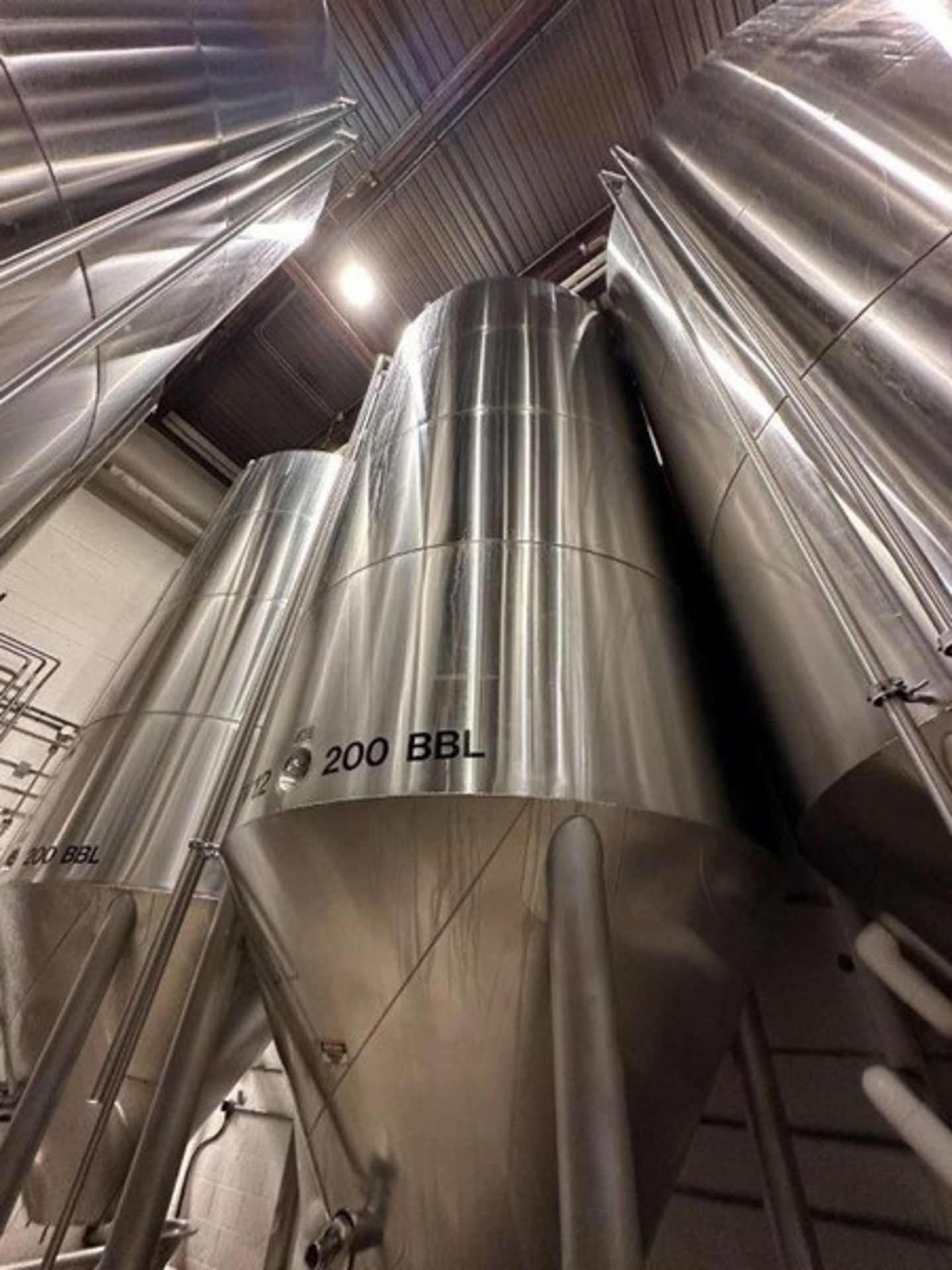 200 BBL Vertical Cone Bottom 304 Stainless Steel Jacketed Vessel. Manufactured by JV Northwest (ICC) - Bild 2 aus 6