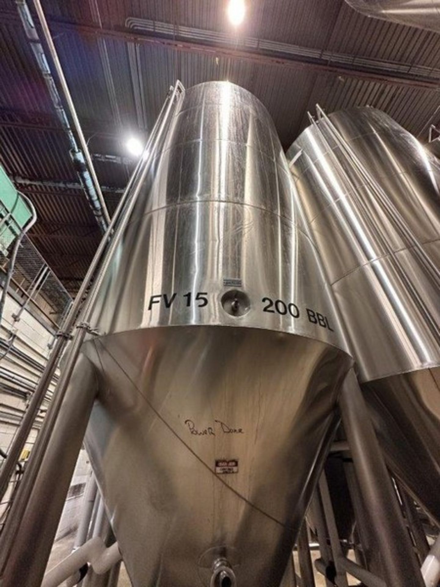 200 BBL (7991 gallons) Vertical Cone Bottom 304 Stainless Steel Jacketed Vessel. Manufactured by JV - Bild 3 aus 7