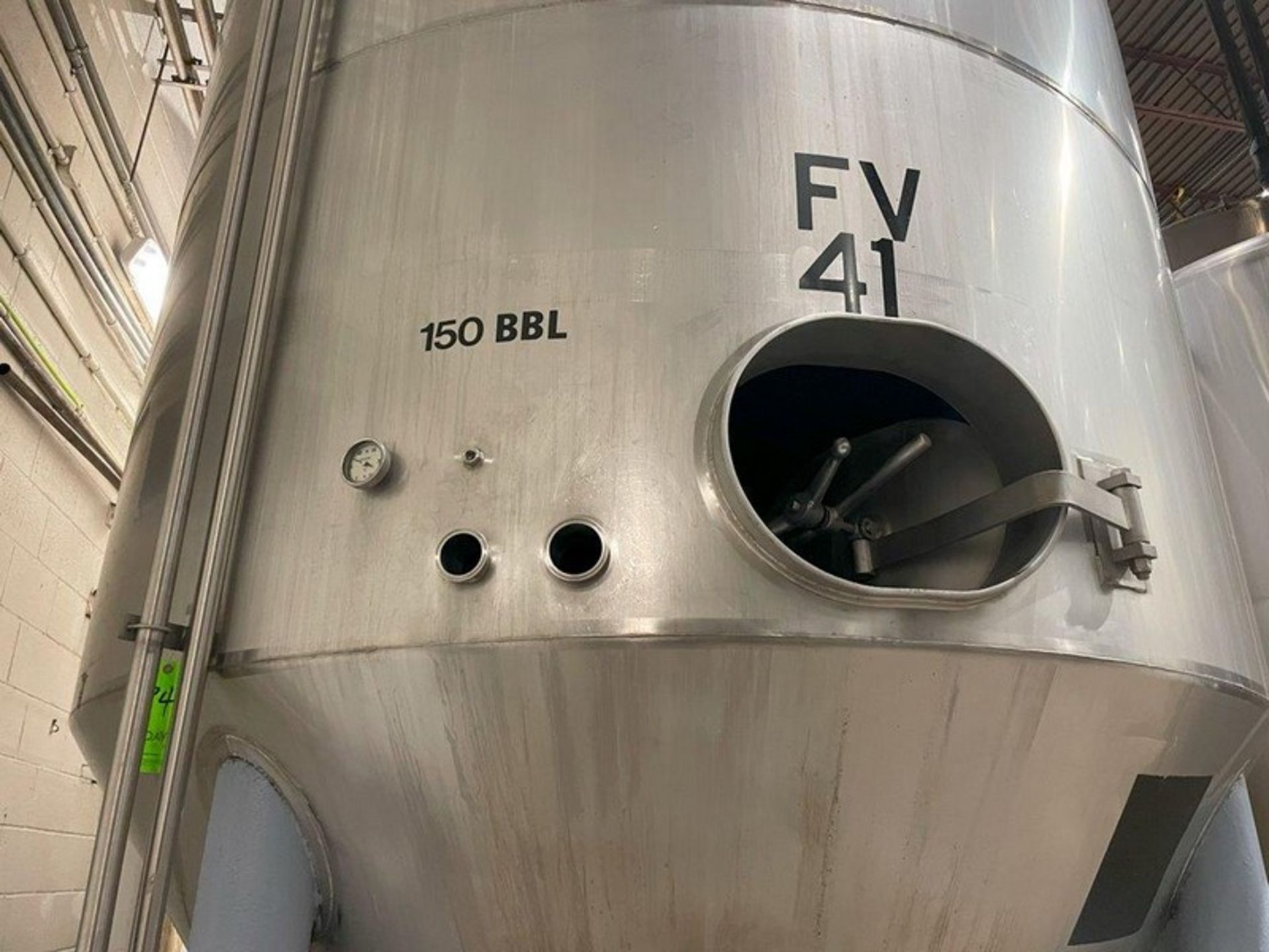 150 BBL (4650 Gallon) Vertical Cone Bottom 304 Stainless Steel Jacketed Vessel. Manufactured by Sant - Bild 7 aus 7