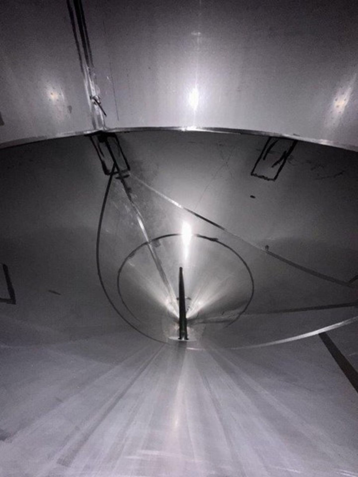 150 BBL (4650 Gallon) Vertical Cone Bottom 304 Stainless Steel Jacketed Vessel. Manufactured by San - Bild 5 aus 9