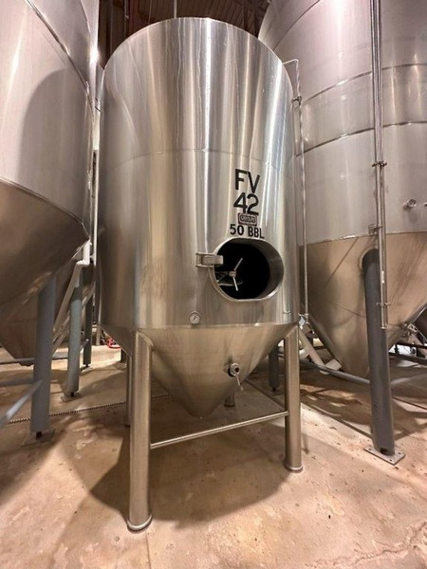 50 BBL (2200 Gallon) Vertical Cone Bottom 304 Stainless Steel Jacketed Vessel. Manufactured by Centu - Image 4 of 12