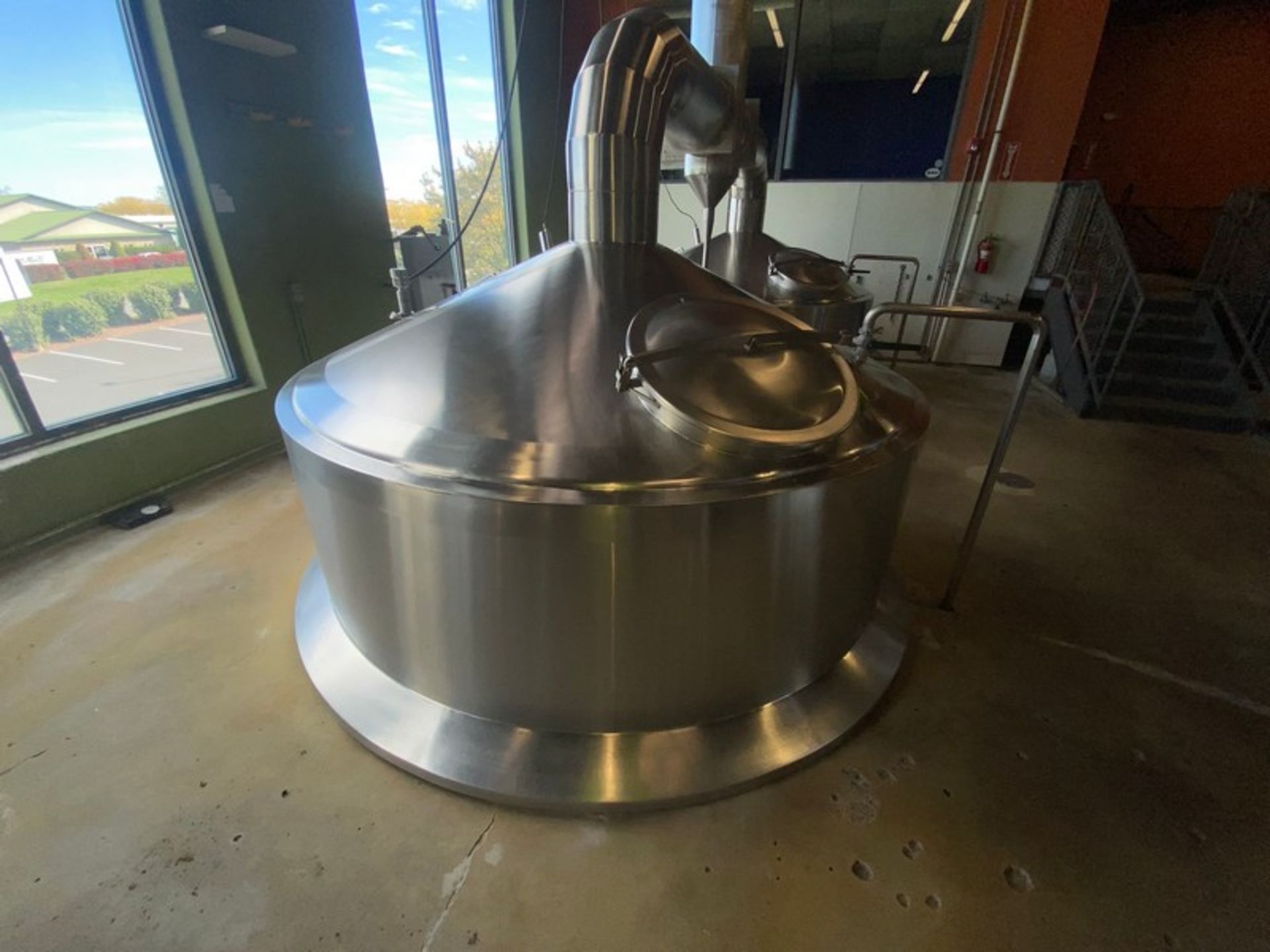 50 BBL (2,200 GAL.) S/S Brew Kettle, with S/S Top Mounted Hinge Man-Door, Mounted on S/S Legs & Fram