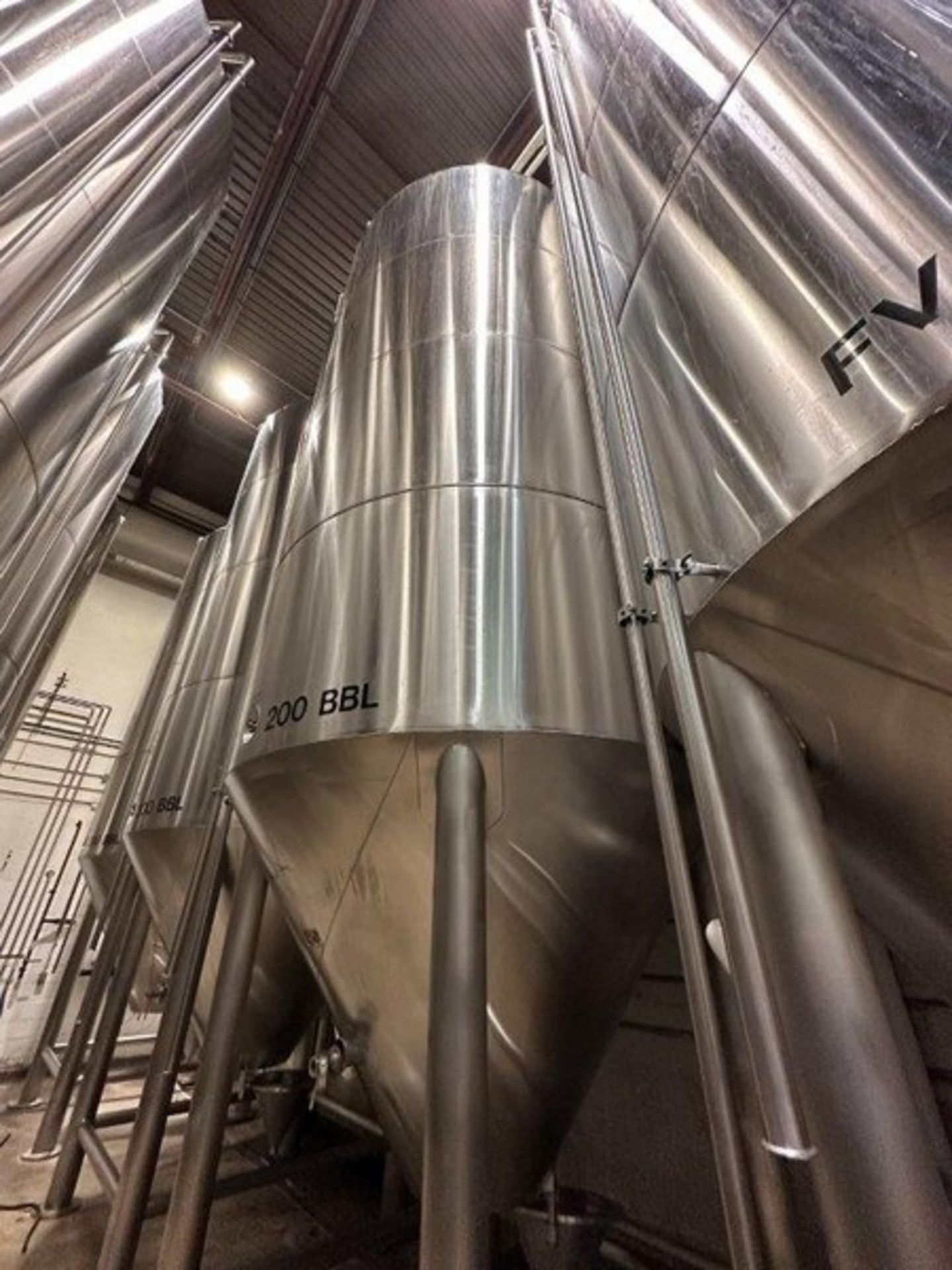 200 BBL Vertical Cone Bottom 304 Stainless Steel Jacketed Vessel. Manufactured by JV Northwest (ICC) - Image 2 of 5