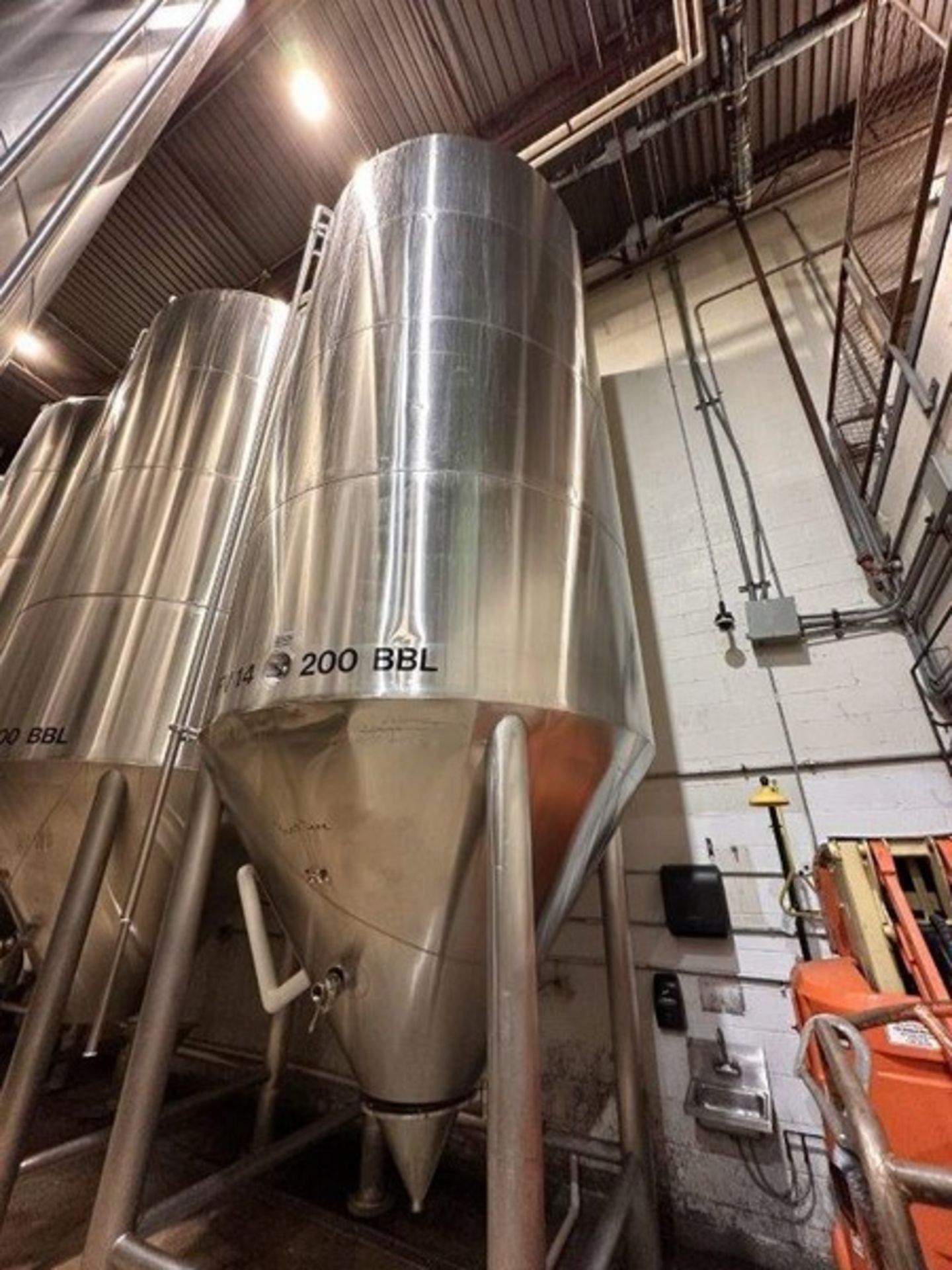 200 BBL Vertical Cone Bottom 304 Stainless Steel Jacketed Vessel. Manufactured by JV Northwest (ICC) - Image 2 of 5