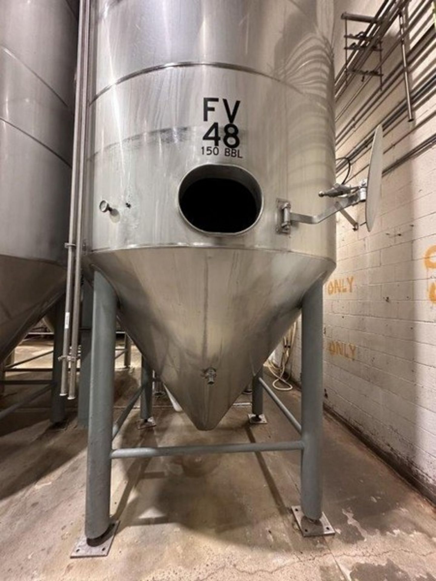 150 BBL (4650 Gallon) Vertical Cone Bottom 304 Stainless Steel Jacketed Vessel. Manufactured by Sant - Image 3 of 7