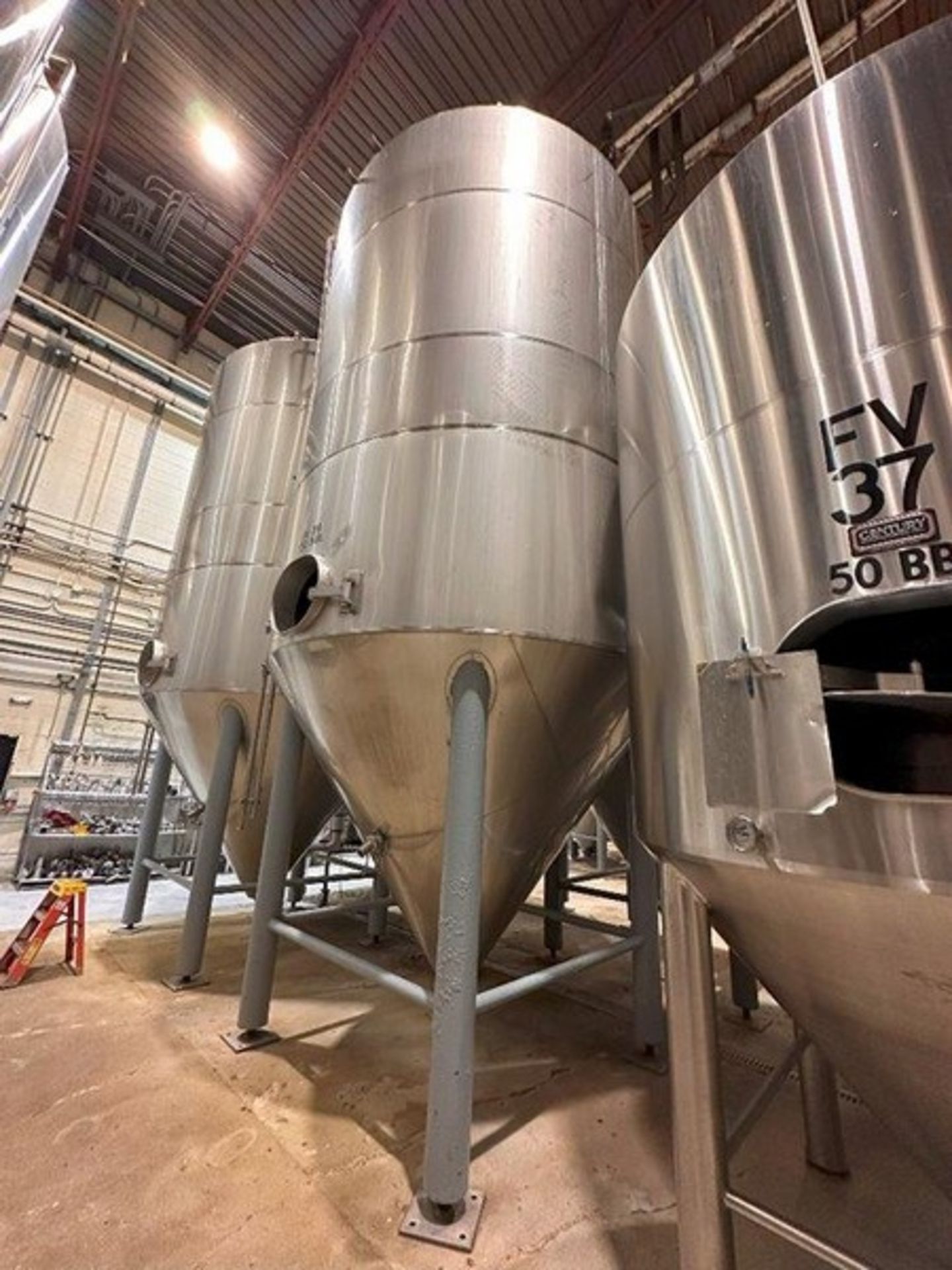 150 BBL (4650 Gallon) Vertical Cone Bottom 304 Stainless Steel Jacketed Vessel. Manufactured by Sant - Image 3 of 8