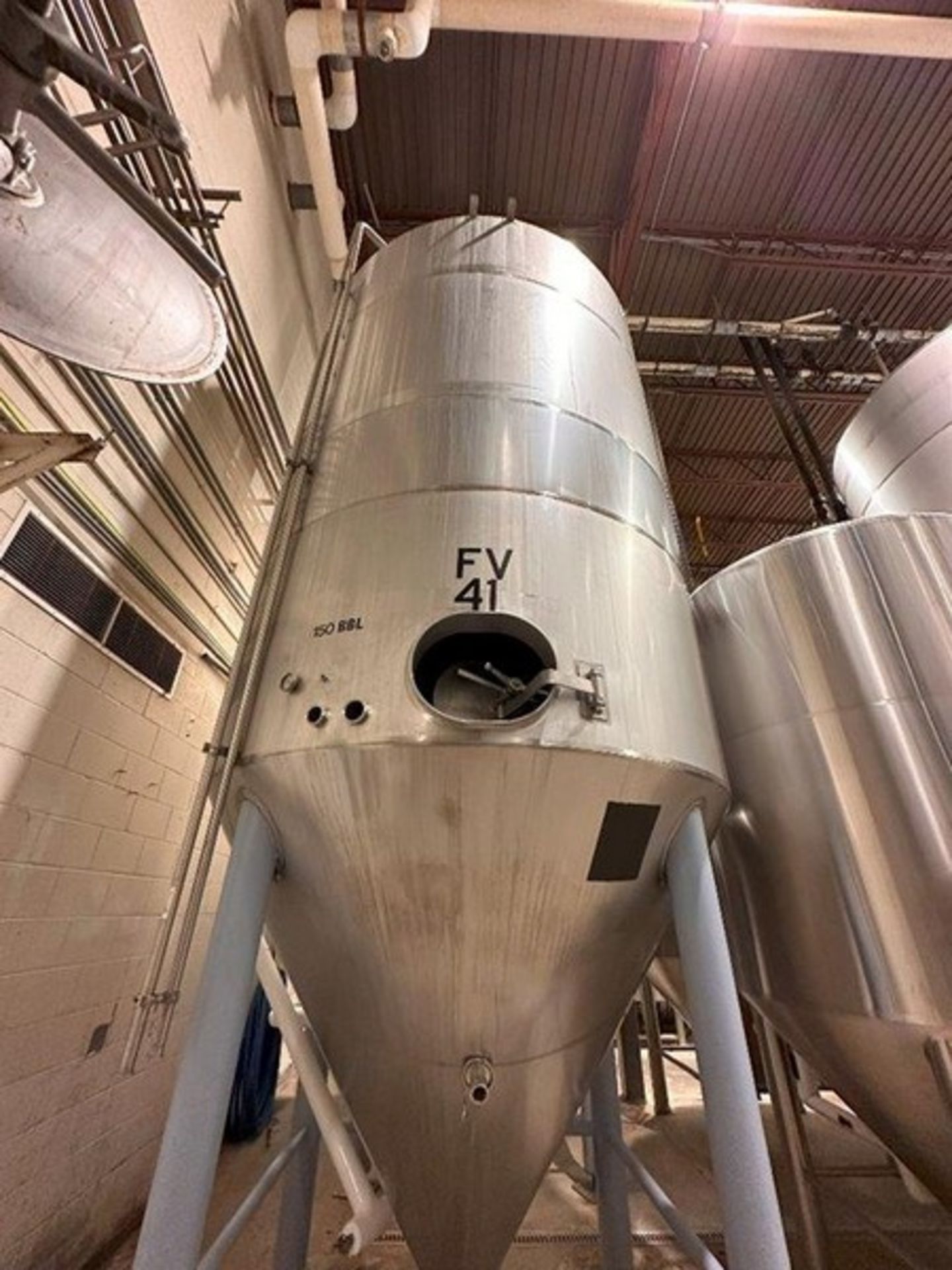 150 BBL (4650 Gallon) Vertical Cone Bottom 304 Stainless Steel Jacketed Vessel. Manufactured by Sant - Image 2 of 7