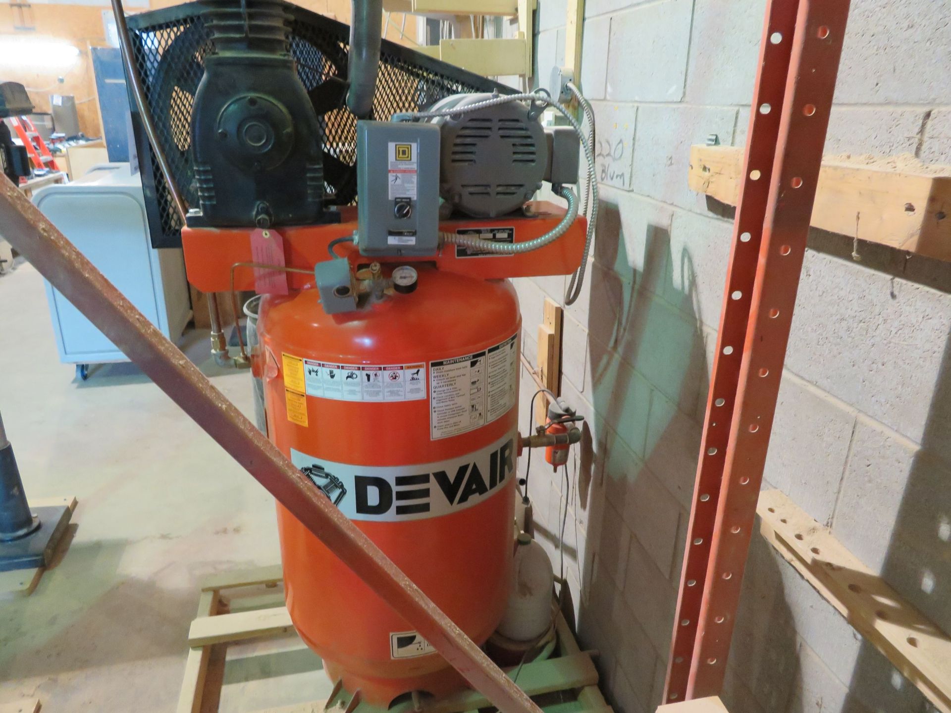 DEVAIR vertical air compressor, Mod: 247, Cap. 7.5 Hp, 175 max press - Image 2 of 5