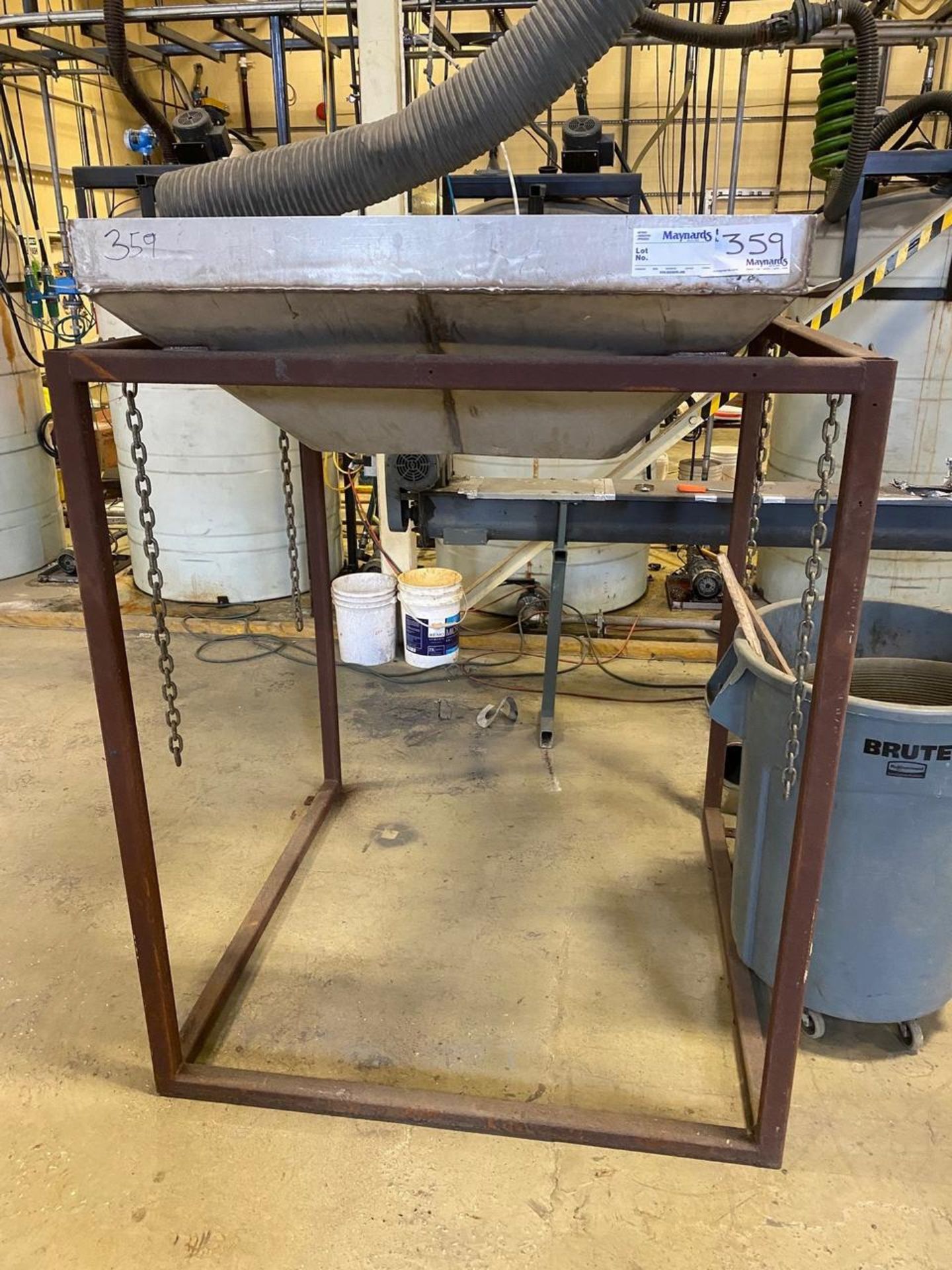 Steel Tote Stand