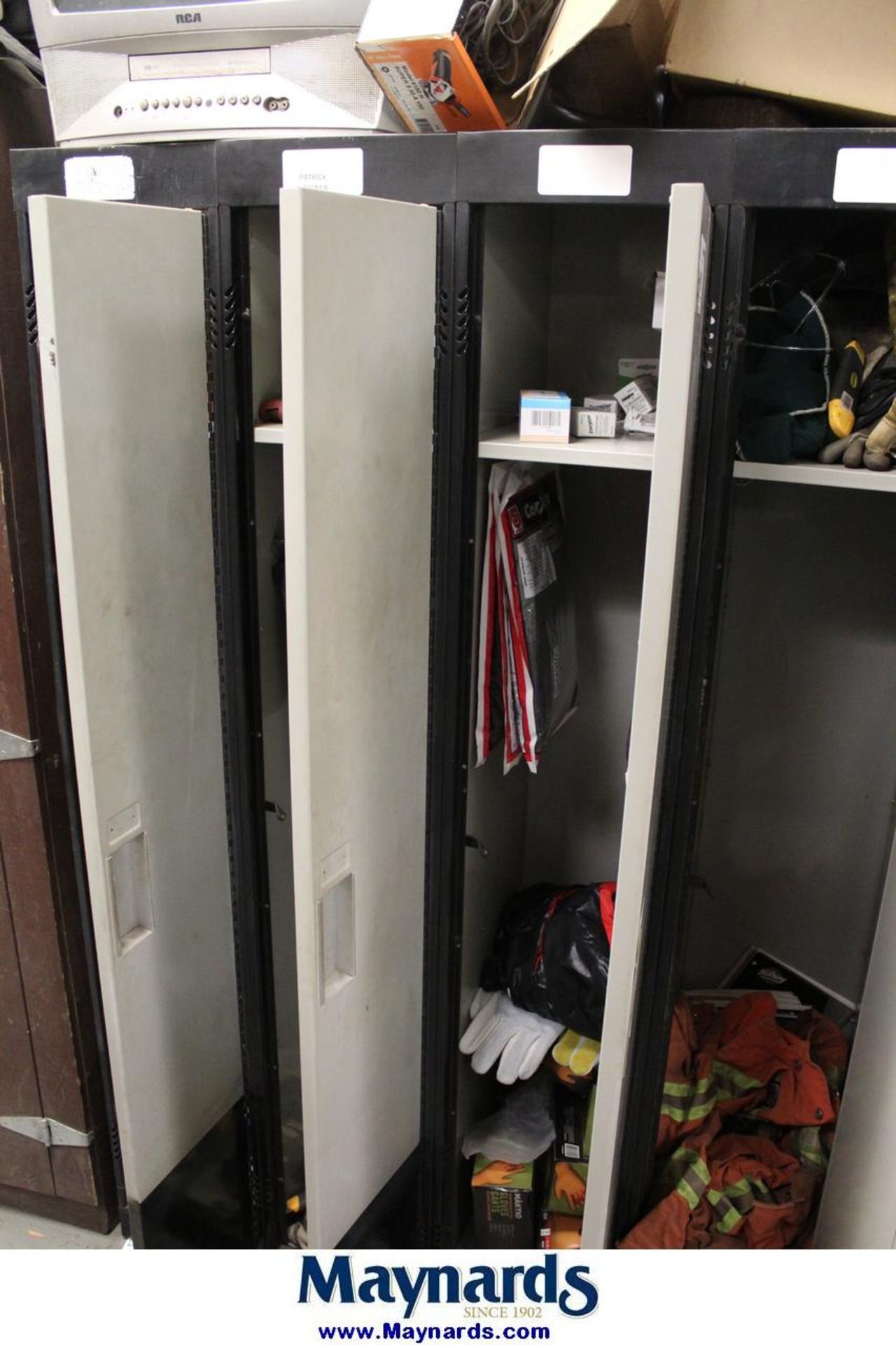 4 door locker and single door cabinet - Image 2 of 3