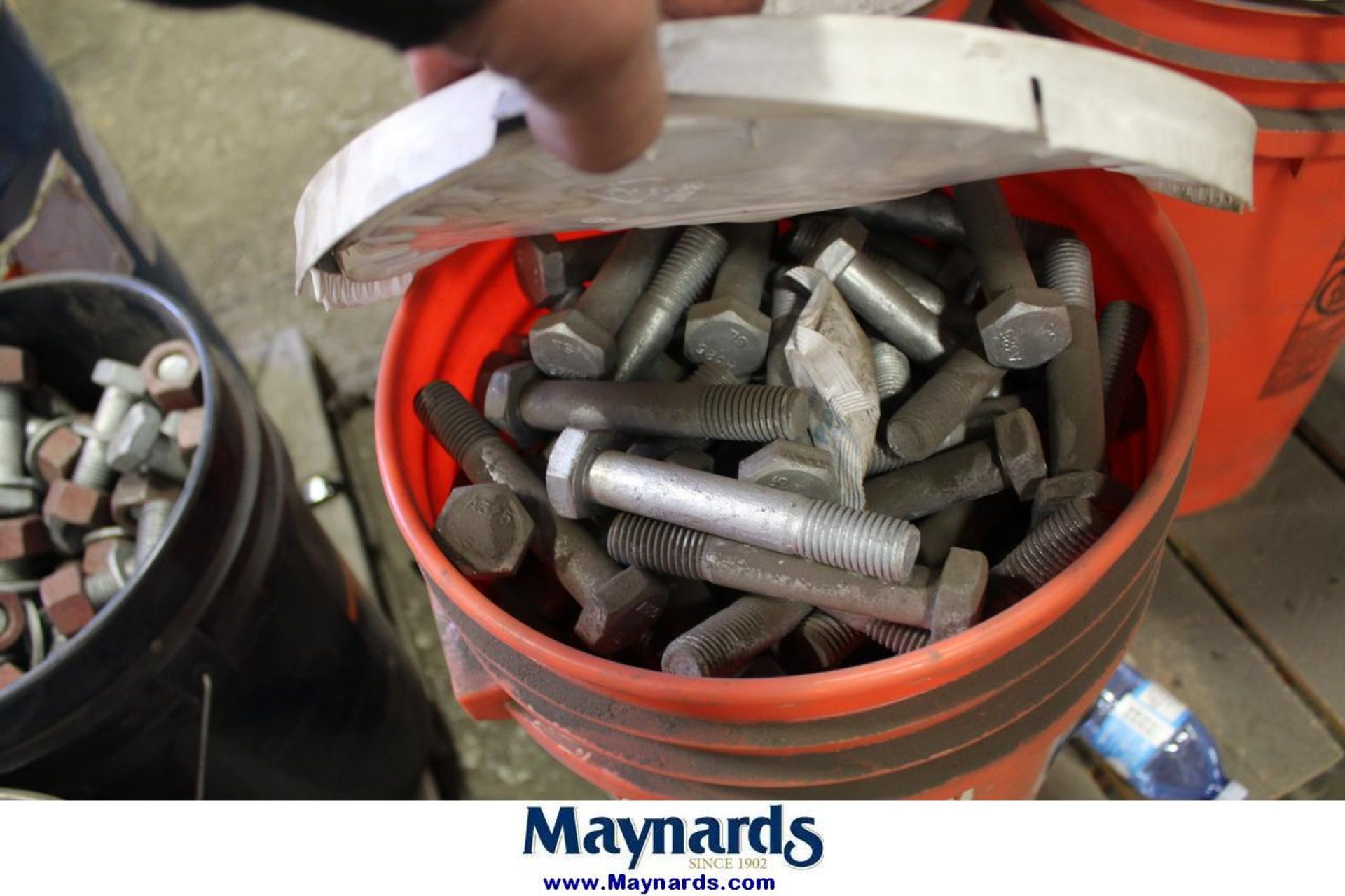 pallet of structural bolts - Image 2 of 2