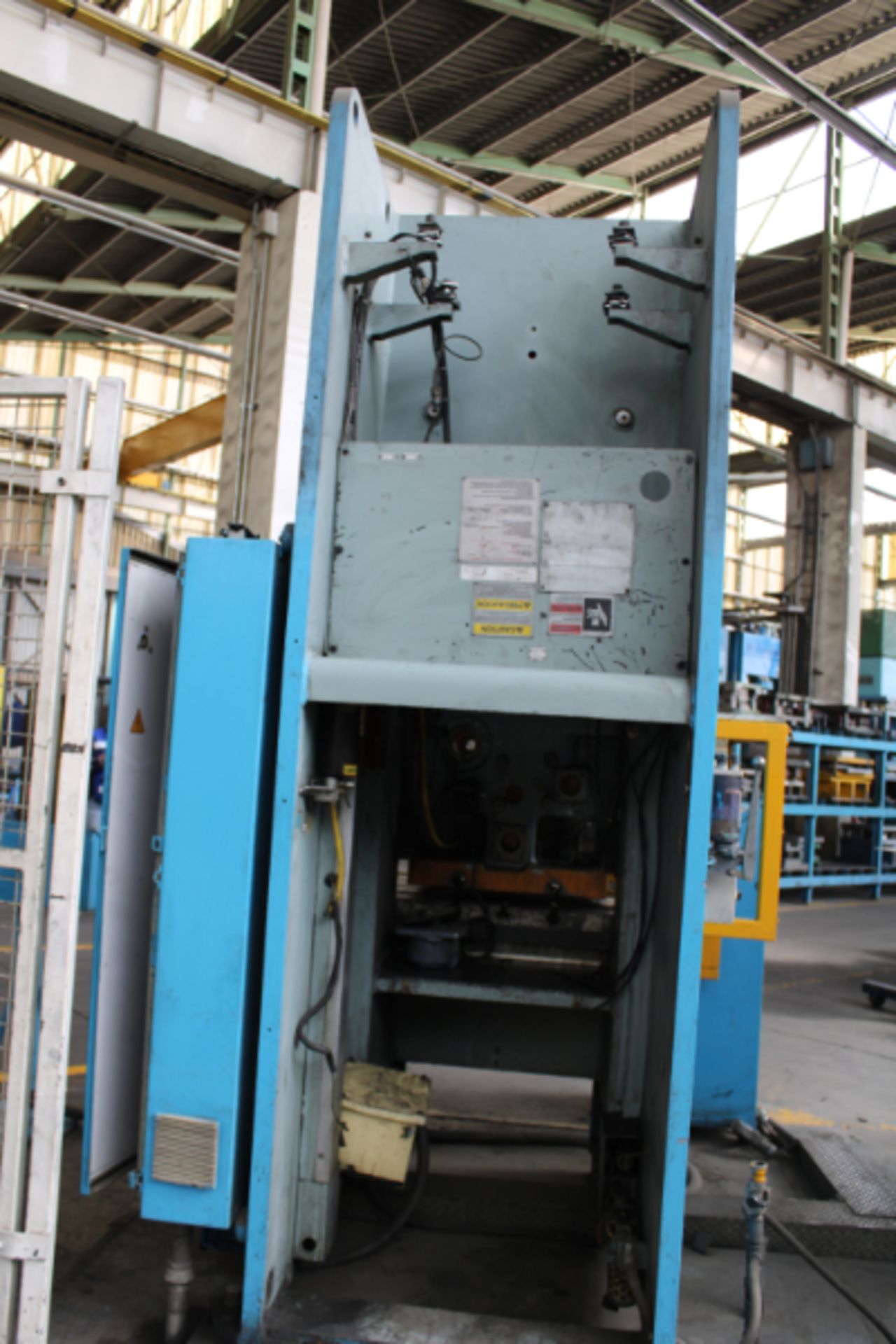 121 US Ton Aida NC1-1100 Gap Frame Press - Image 5 of 10