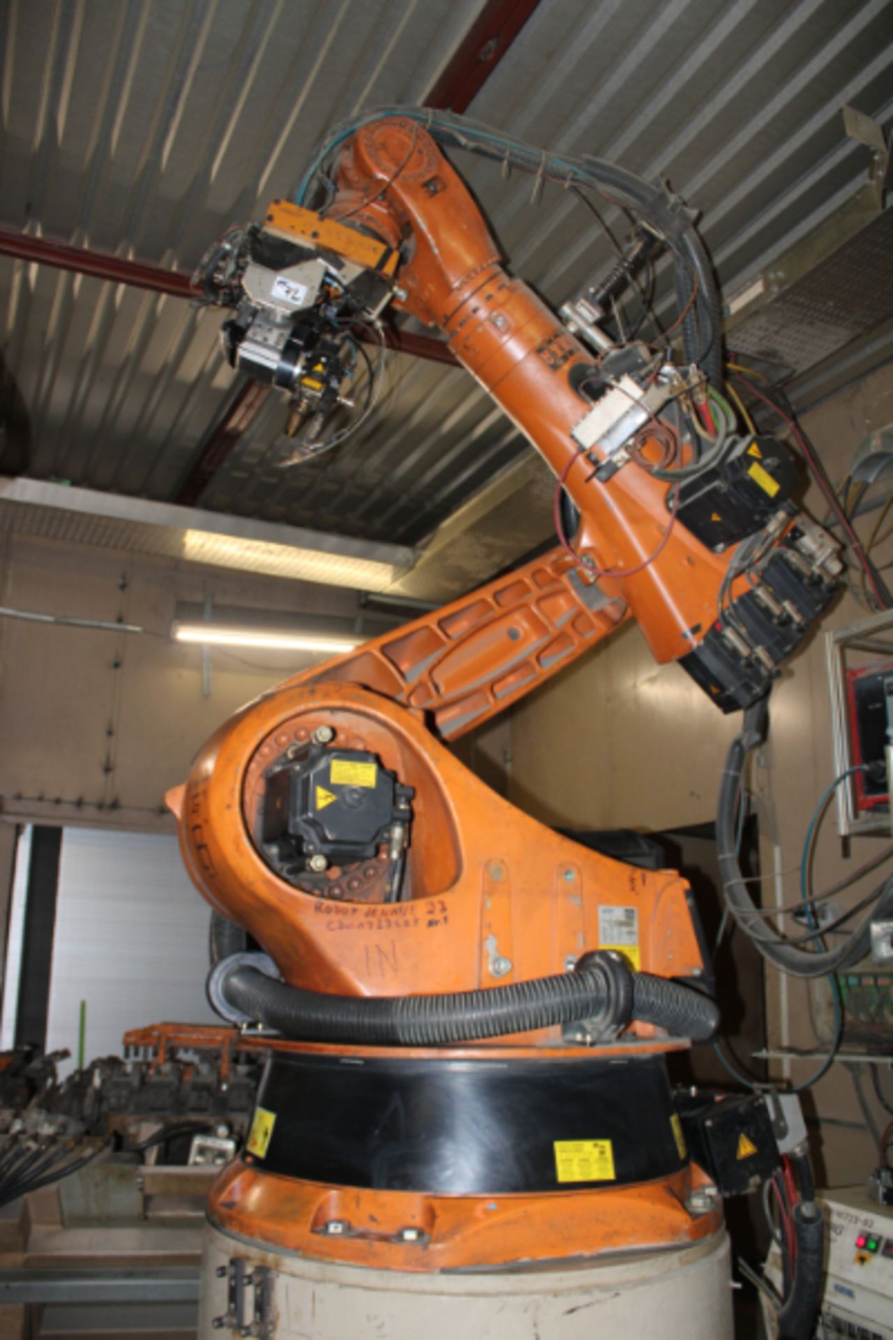 Kuka KR-210 Robot, Maximum Reach: 2,700 mm, Rated Payload: 210 Kg, with Robot Controller, New 2003